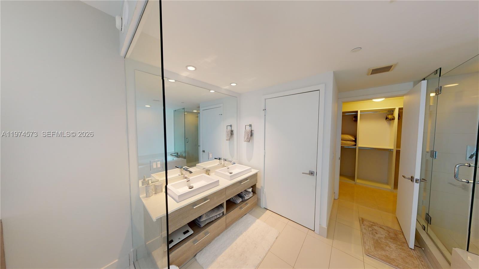 650 NE 32nd St #2005, Miami FL 33137