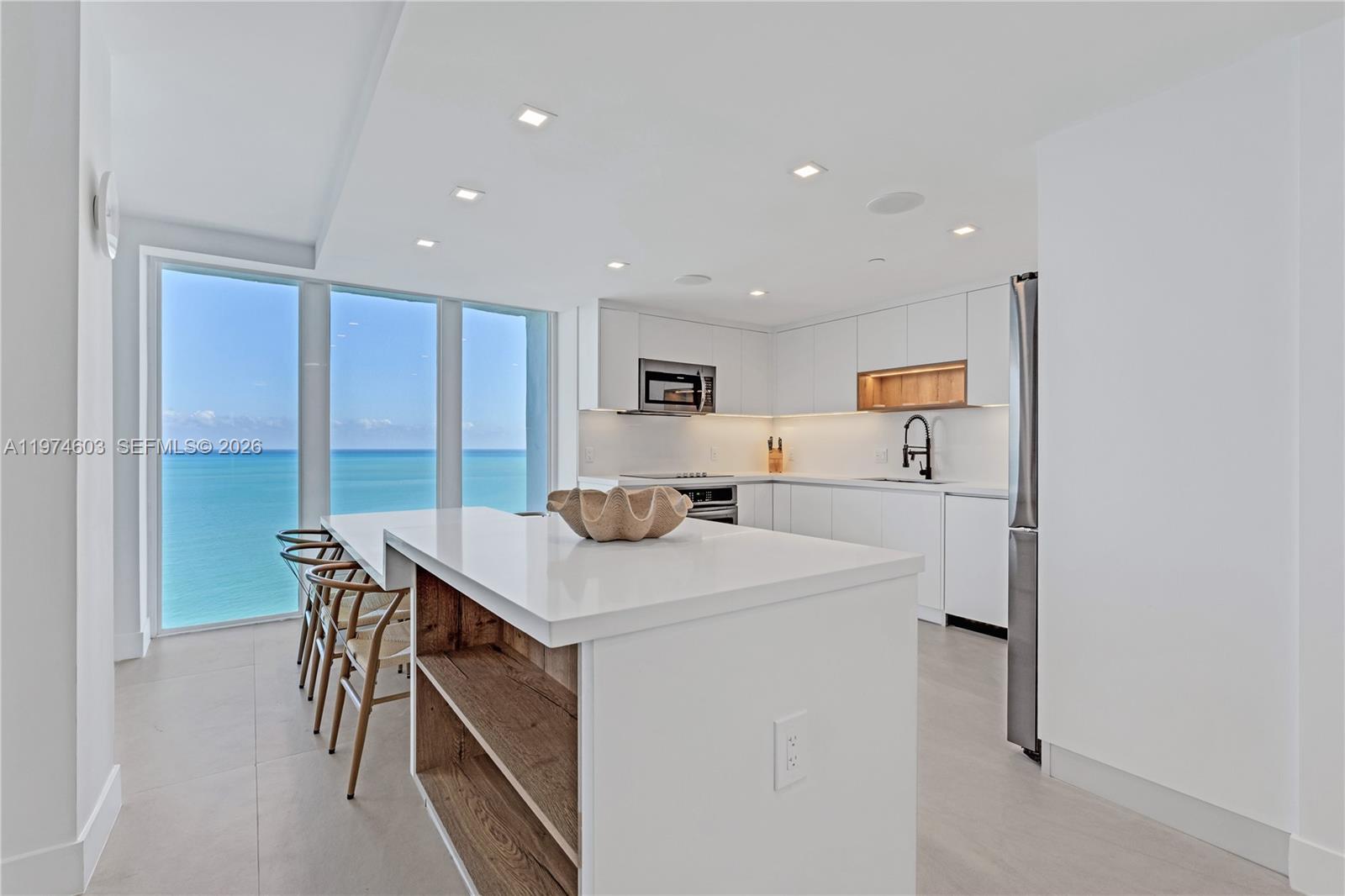 881 Ocean Dr #27D, Key Biscayne FL 33149