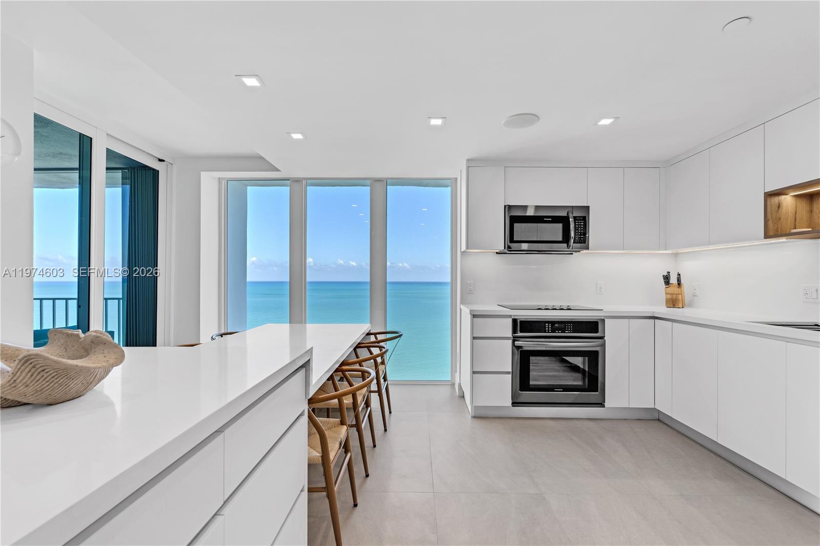 881 Ocean Dr #27D, Key Biscayne FL 33149