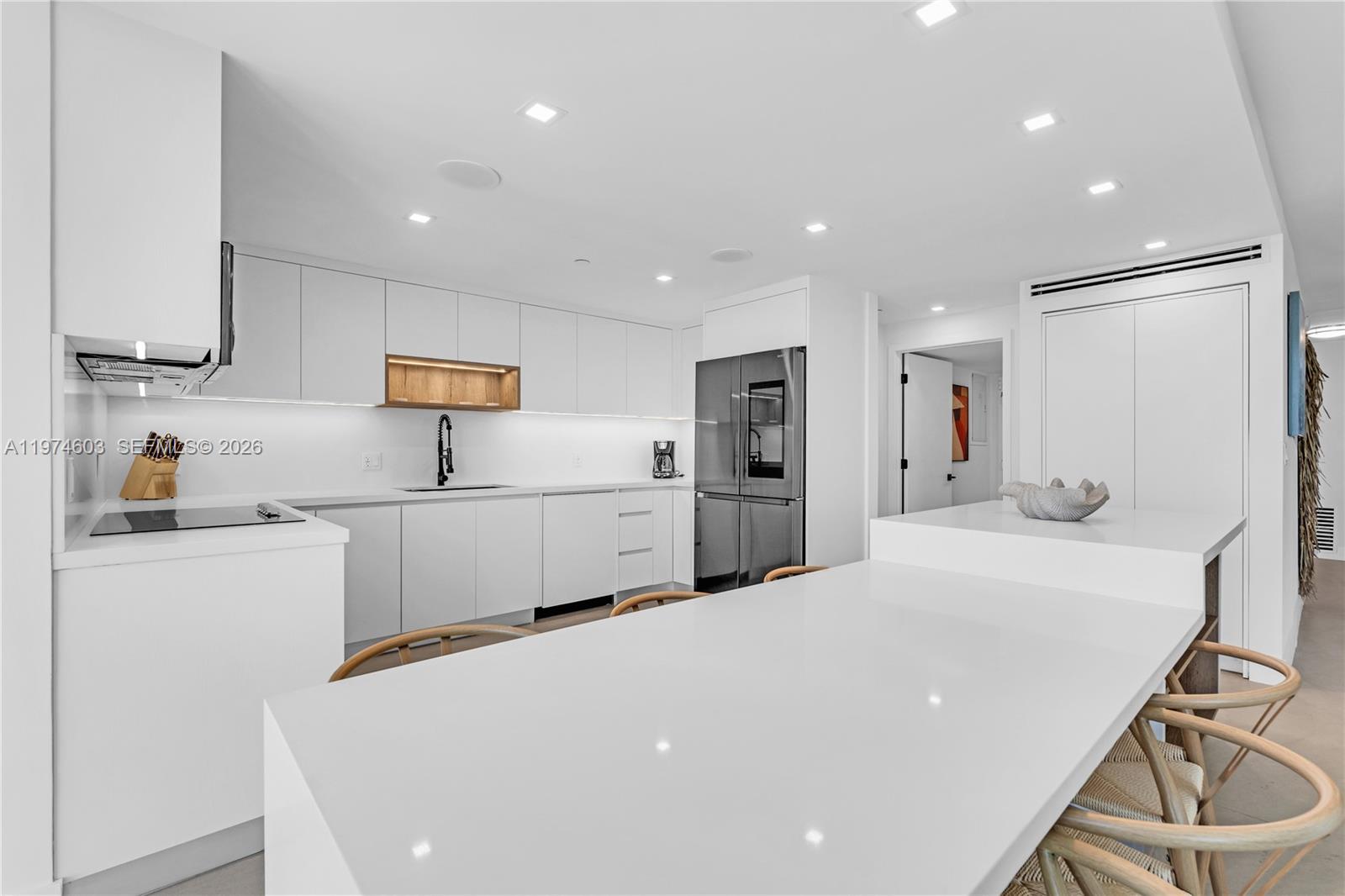 881 Ocean Dr #27D, Key Biscayne FL 33149