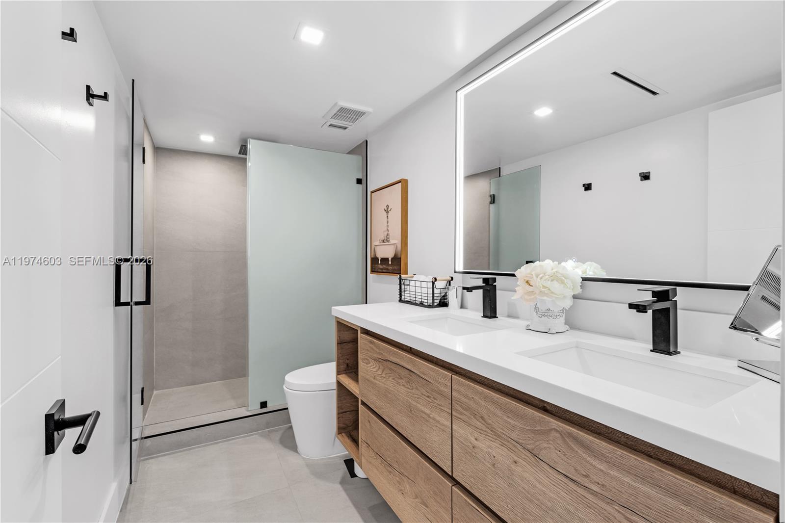 881 Ocean Dr #27D, Key Biscayne FL 33149