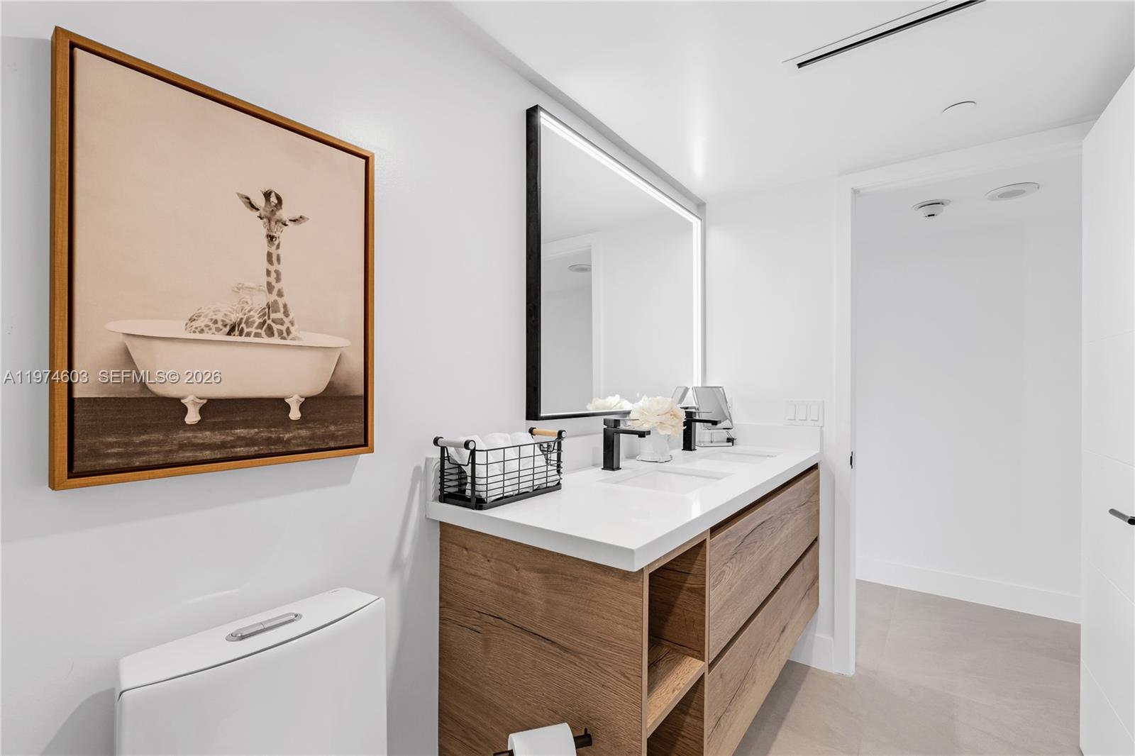 881 Ocean Dr #27D, Key Biscayne FL 33149