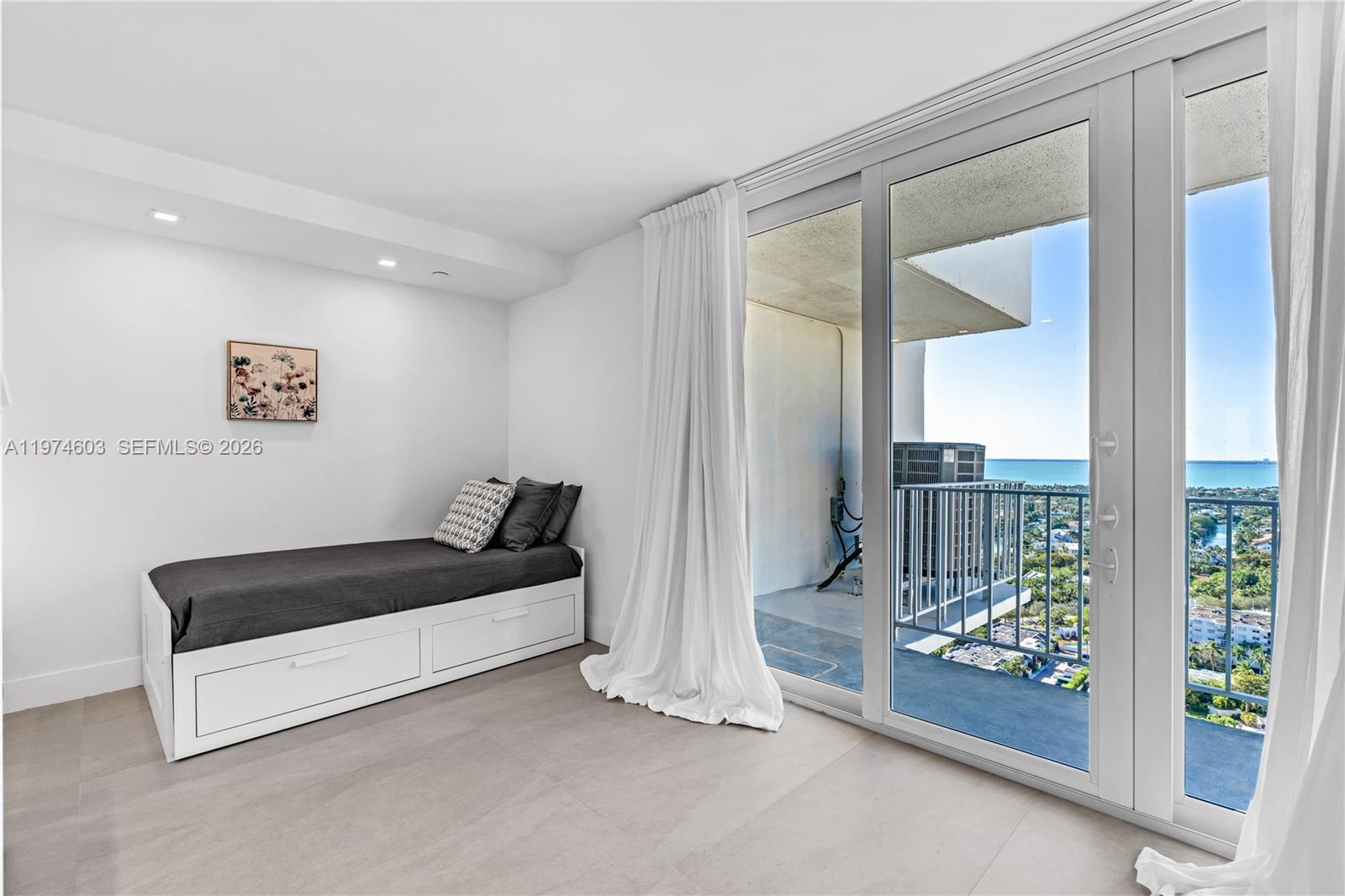 881 Ocean Dr #27D, Key Biscayne FL 33149