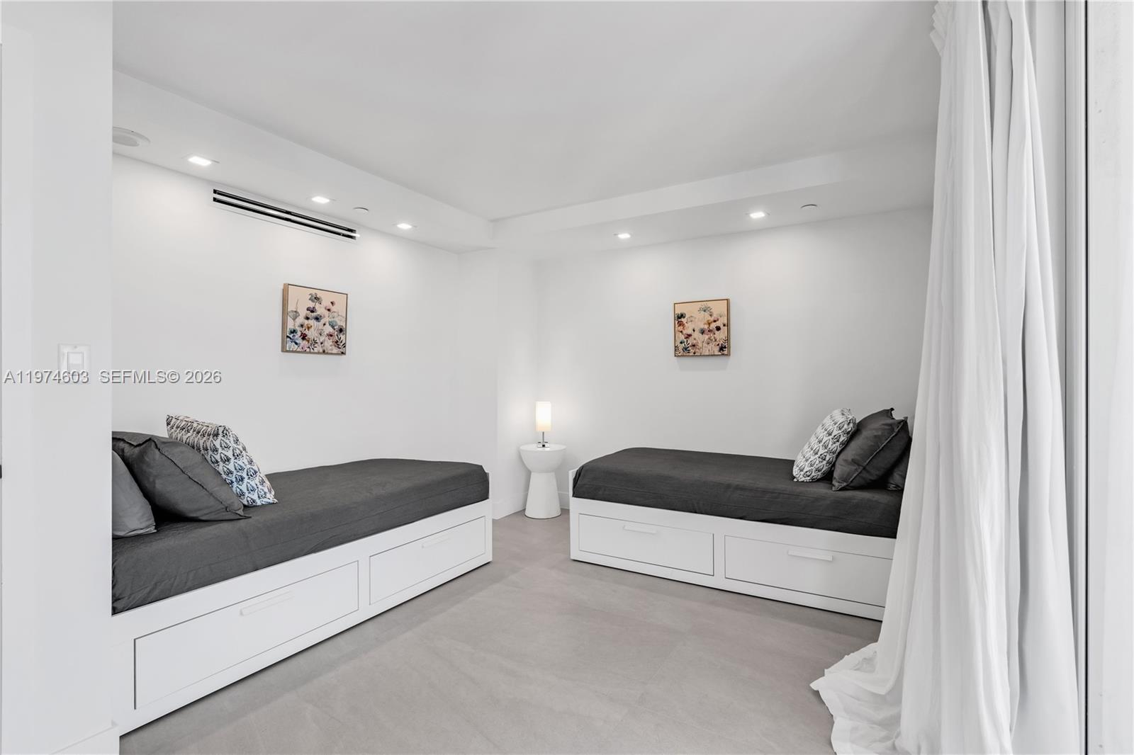 881 Ocean Dr #27D, Key Biscayne FL 33149