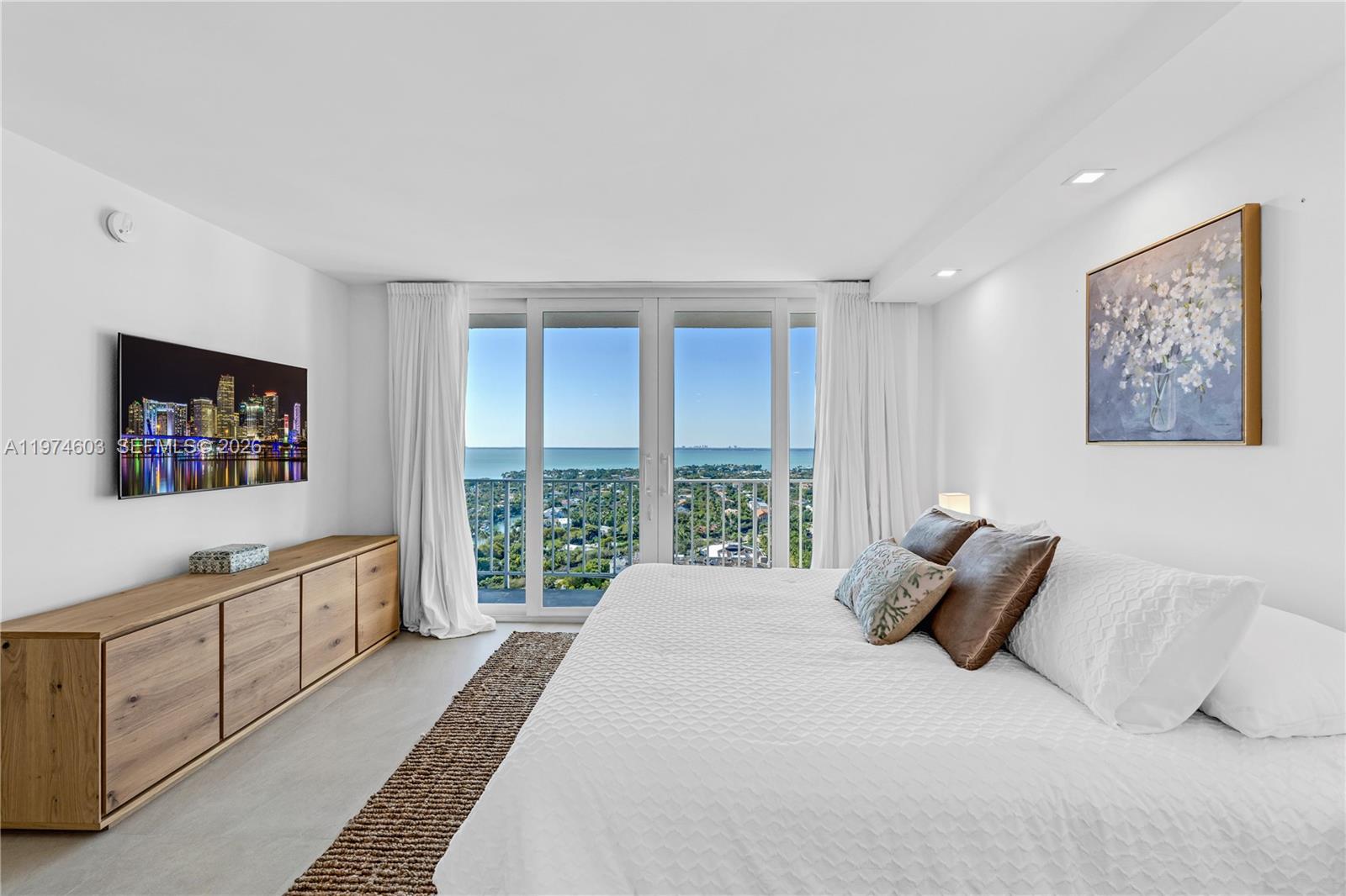 881 Ocean Dr #27D, Key Biscayne FL 33149