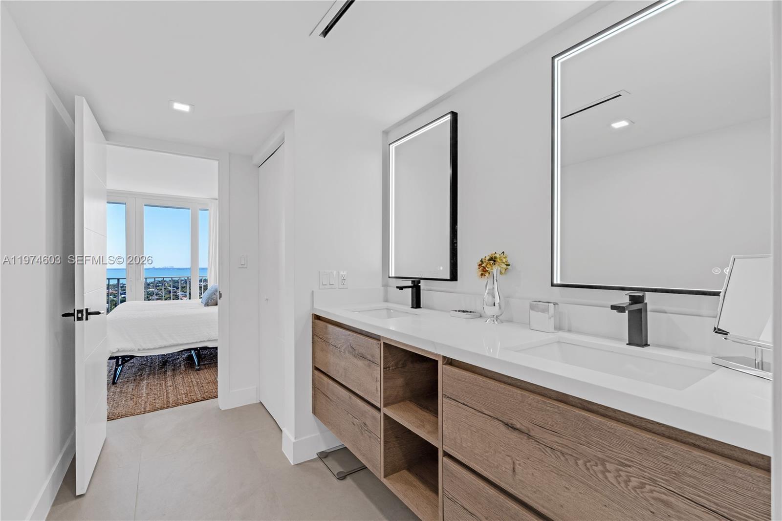 881 Ocean Dr #27D, Key Biscayne FL 33149