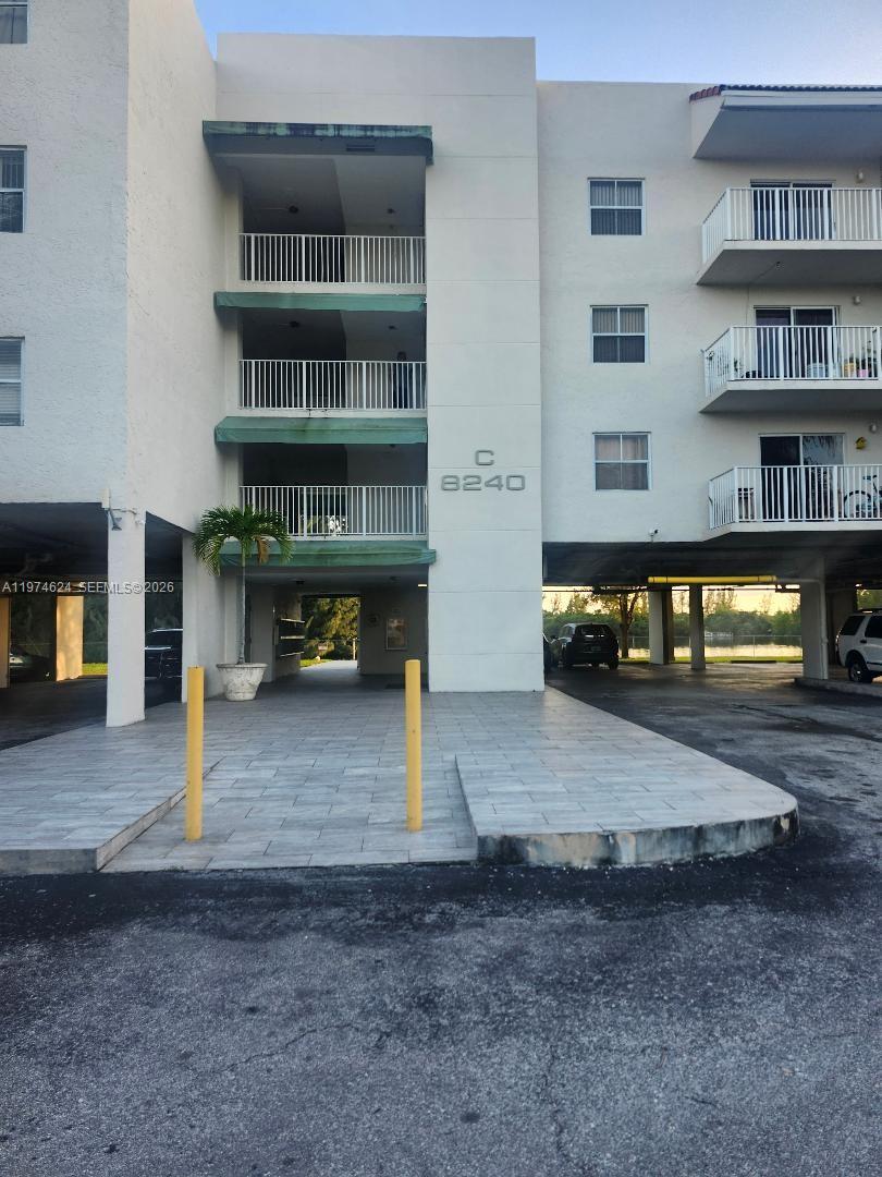8240 SW 210th St #220, Cutler Bay FL 33189