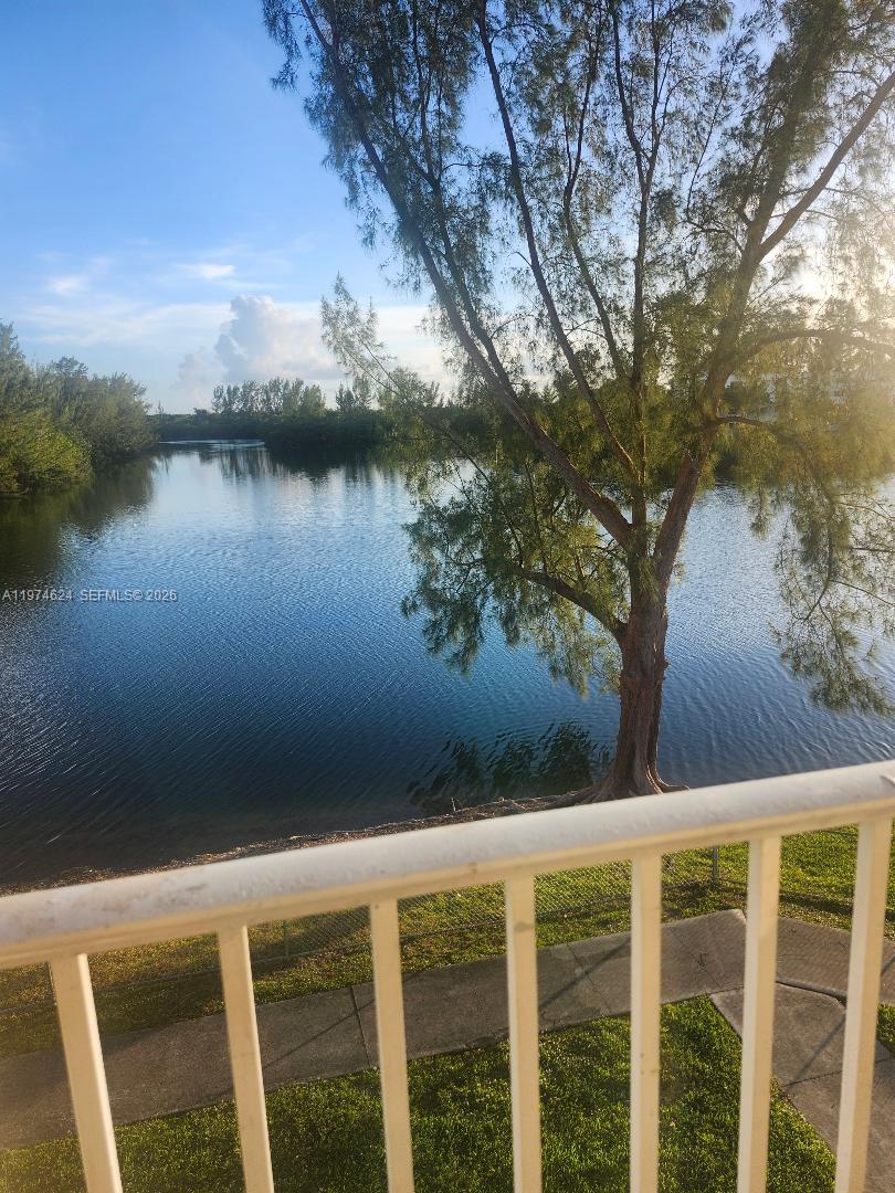 8240 SW 210th St #220, Cutler Bay FL 33189