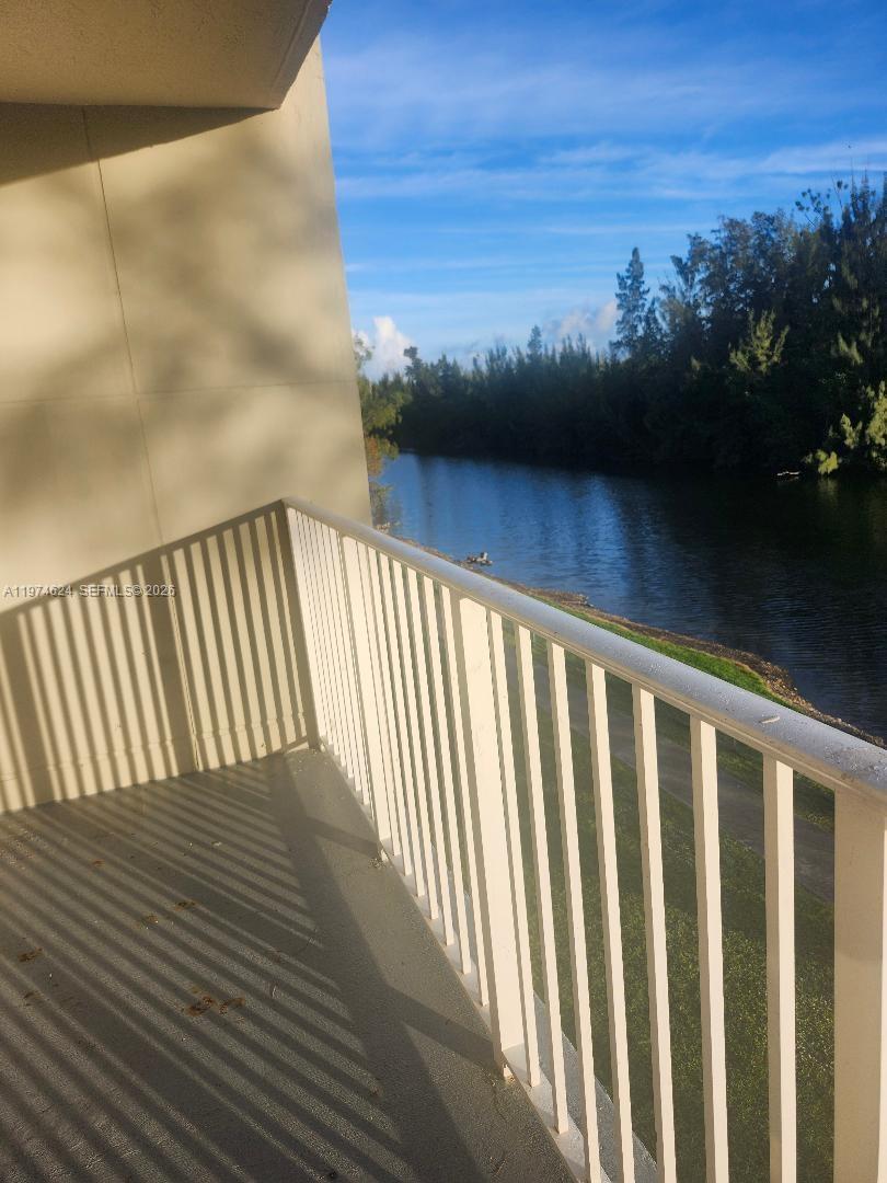 8240 SW 210th St #220, Cutler Bay FL 33189