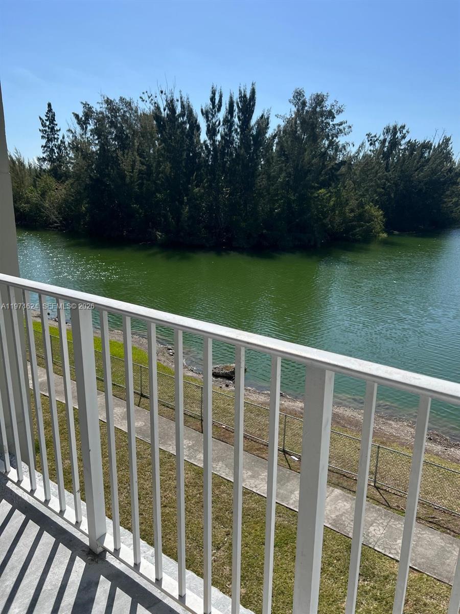 8240 SW 210th St #220, Cutler Bay FL 33189