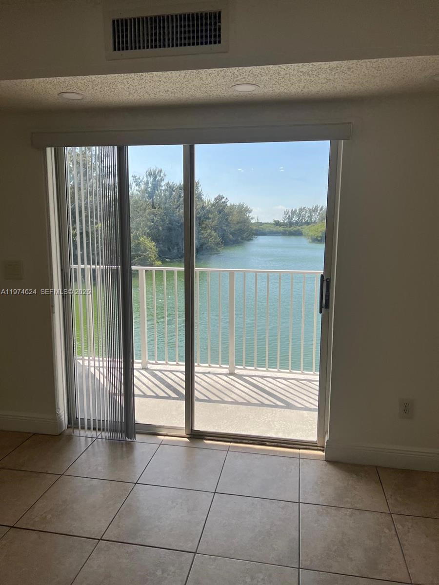 8240 SW 210th St #220, Cutler Bay FL 33189