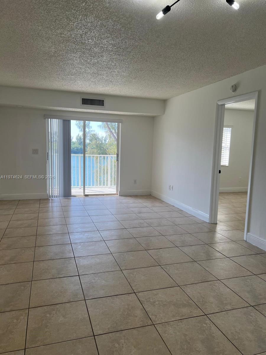 8240 SW 210th St #220, Cutler Bay FL 33189