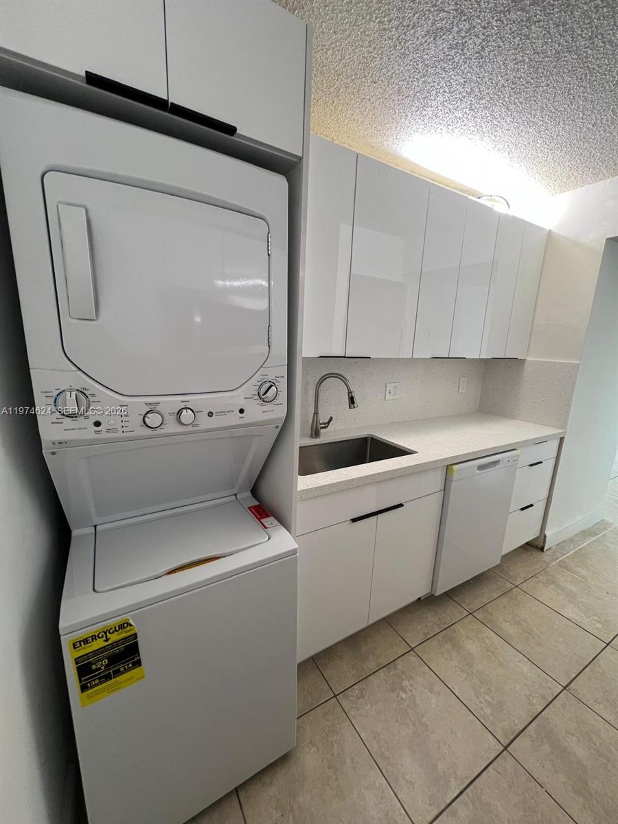 8240 SW 210th St #220, Cutler Bay FL 33189