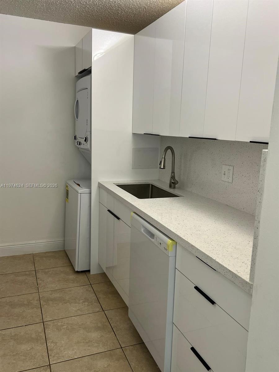 8240 SW 210th St #220, Cutler Bay FL 33189
