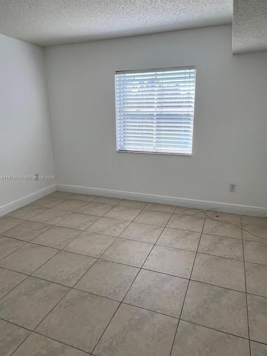 8240 SW 210th St #220, Cutler Bay FL 33189