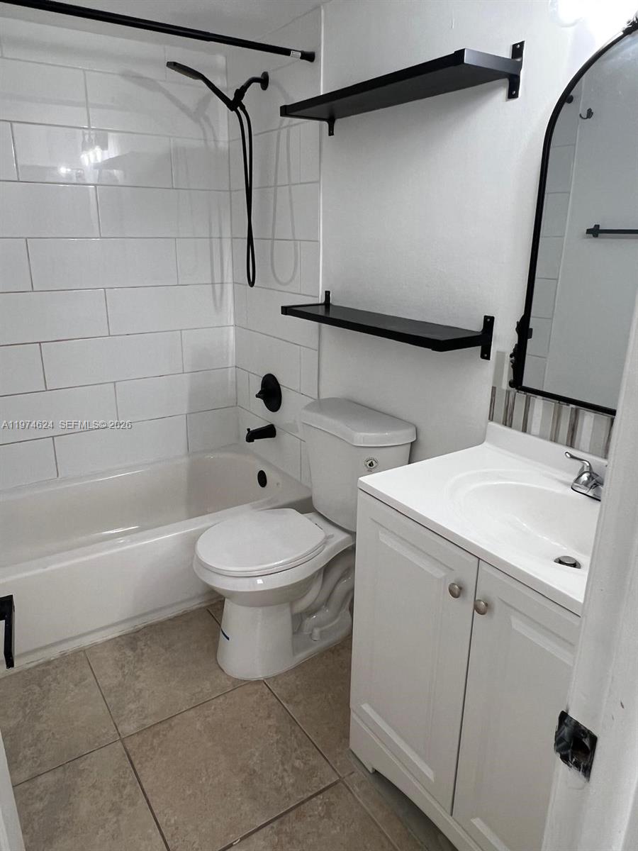 8240 SW 210th St #220, Cutler Bay FL 33189
