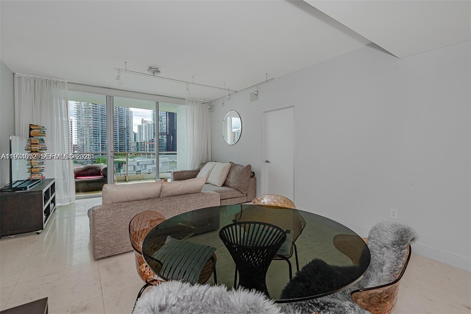 90 SW 3rd St #2002, Miami FL 33130