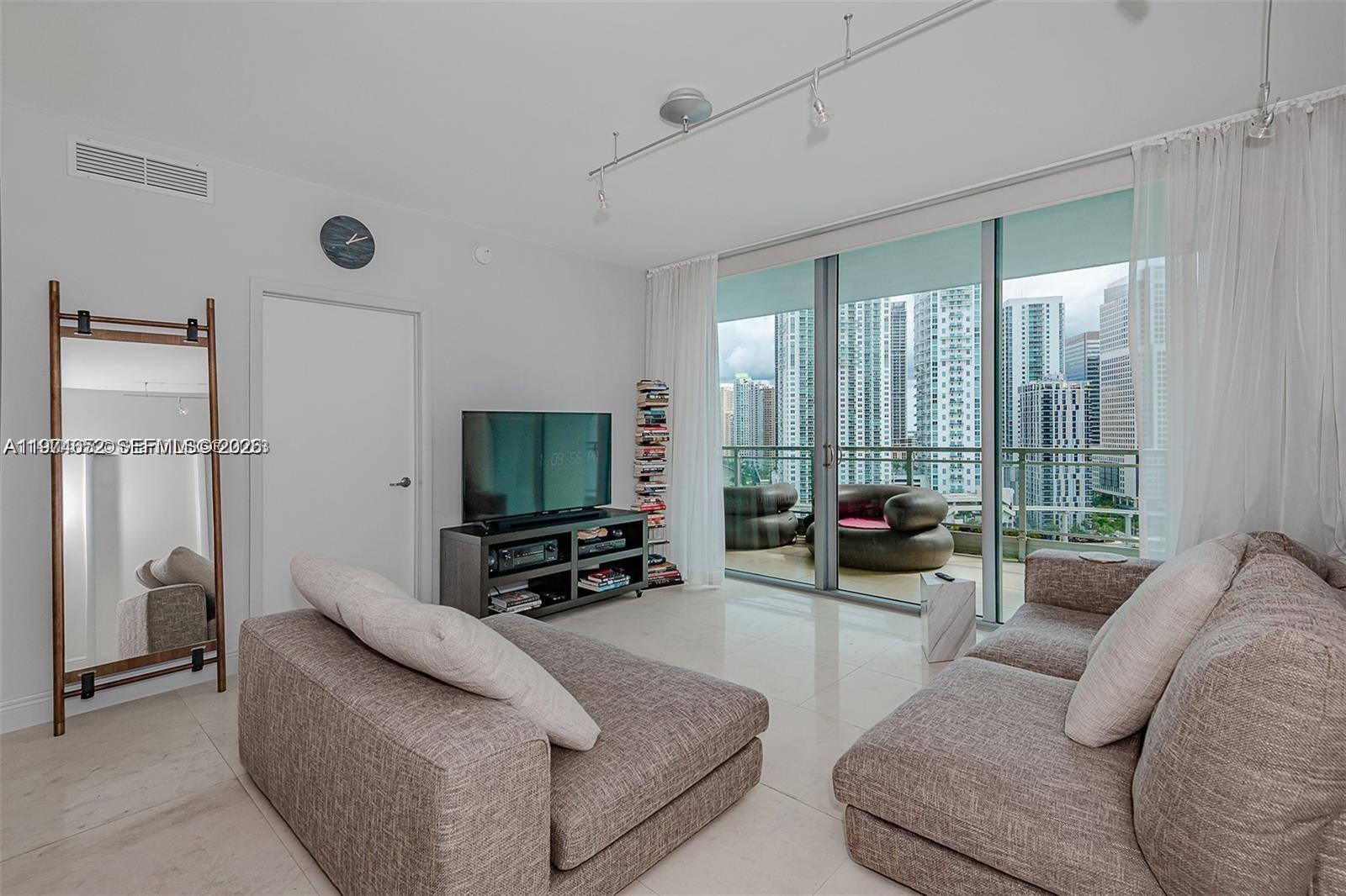 90 SW 3rd St #2002, Miami FL 33130