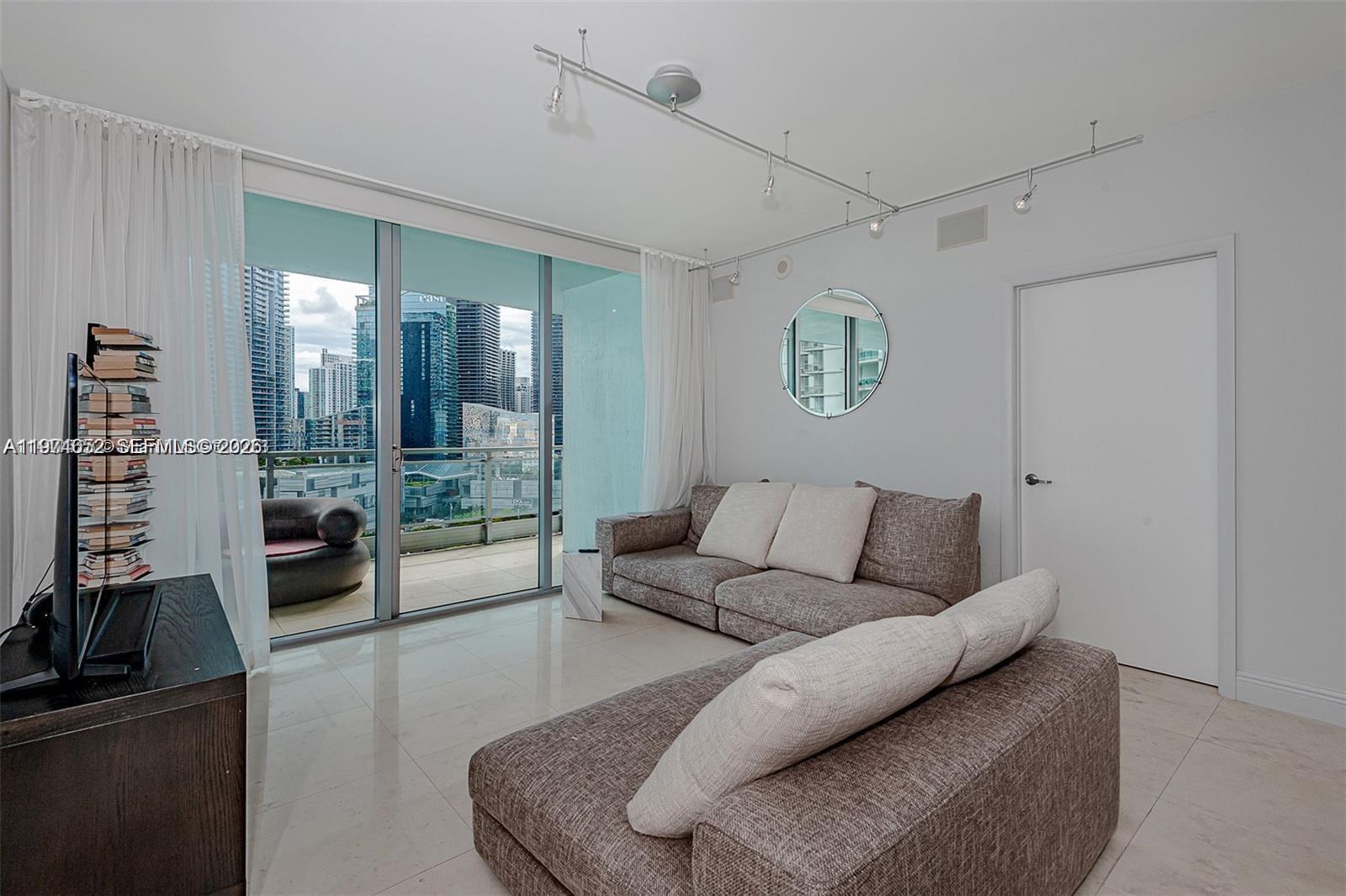 90 SW 3rd St #2002, Miami FL 33130