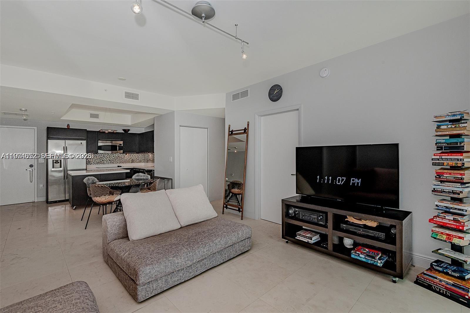 90 SW 3rd St #2002, Miami FL 33130