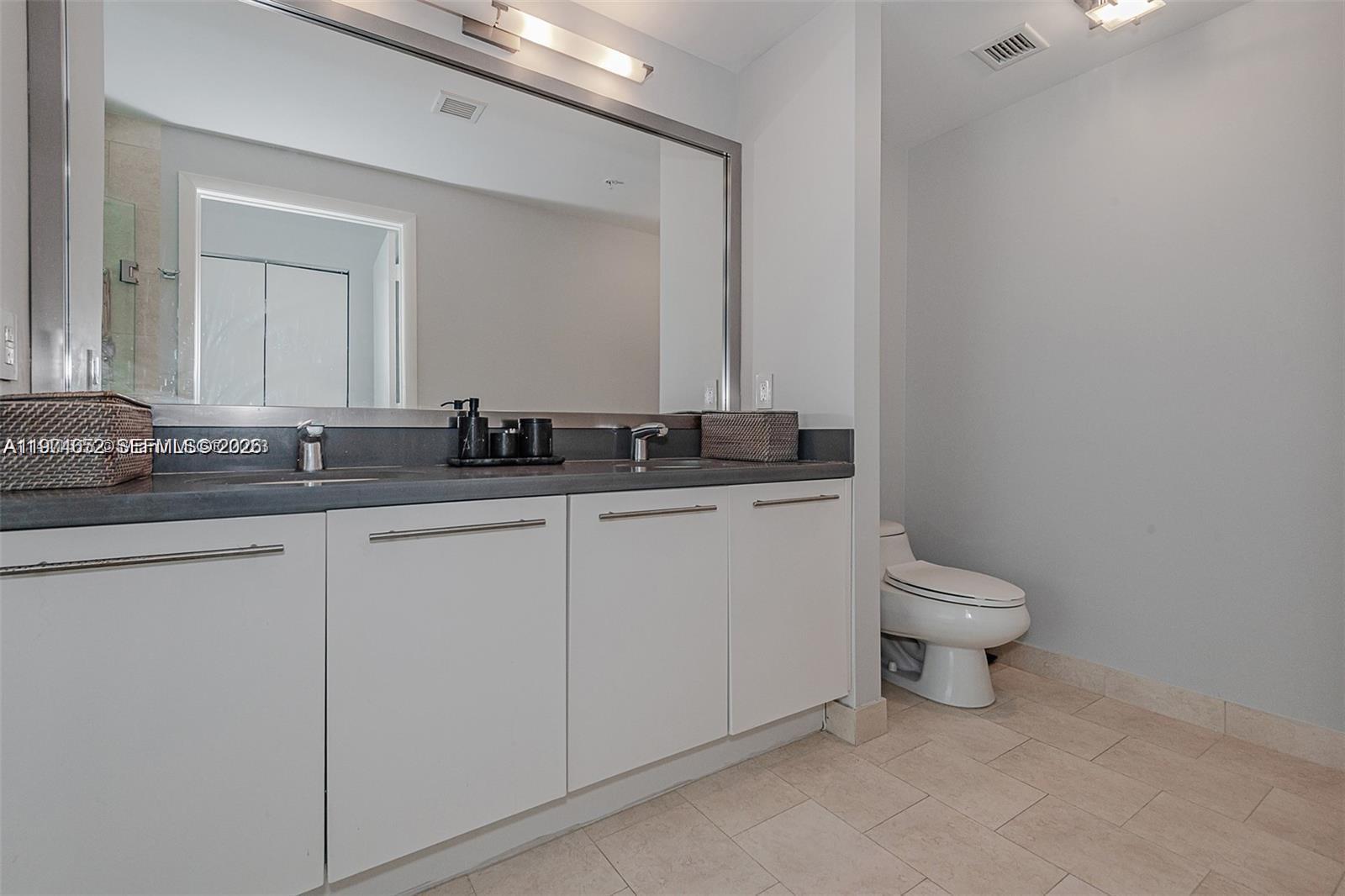 90 SW 3rd St #2002, Miami FL 33130