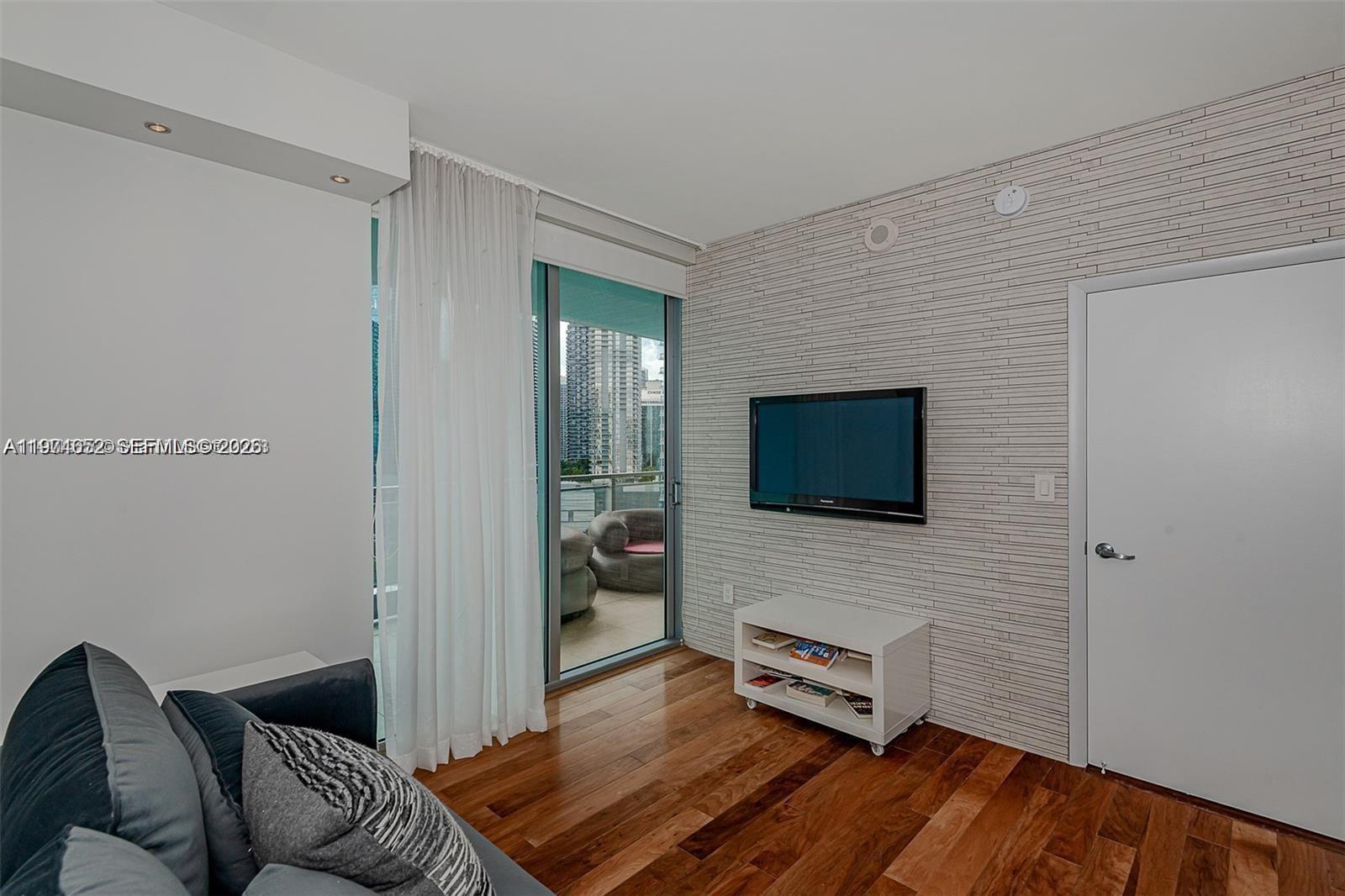 90 SW 3rd St #2002, Miami FL 33130