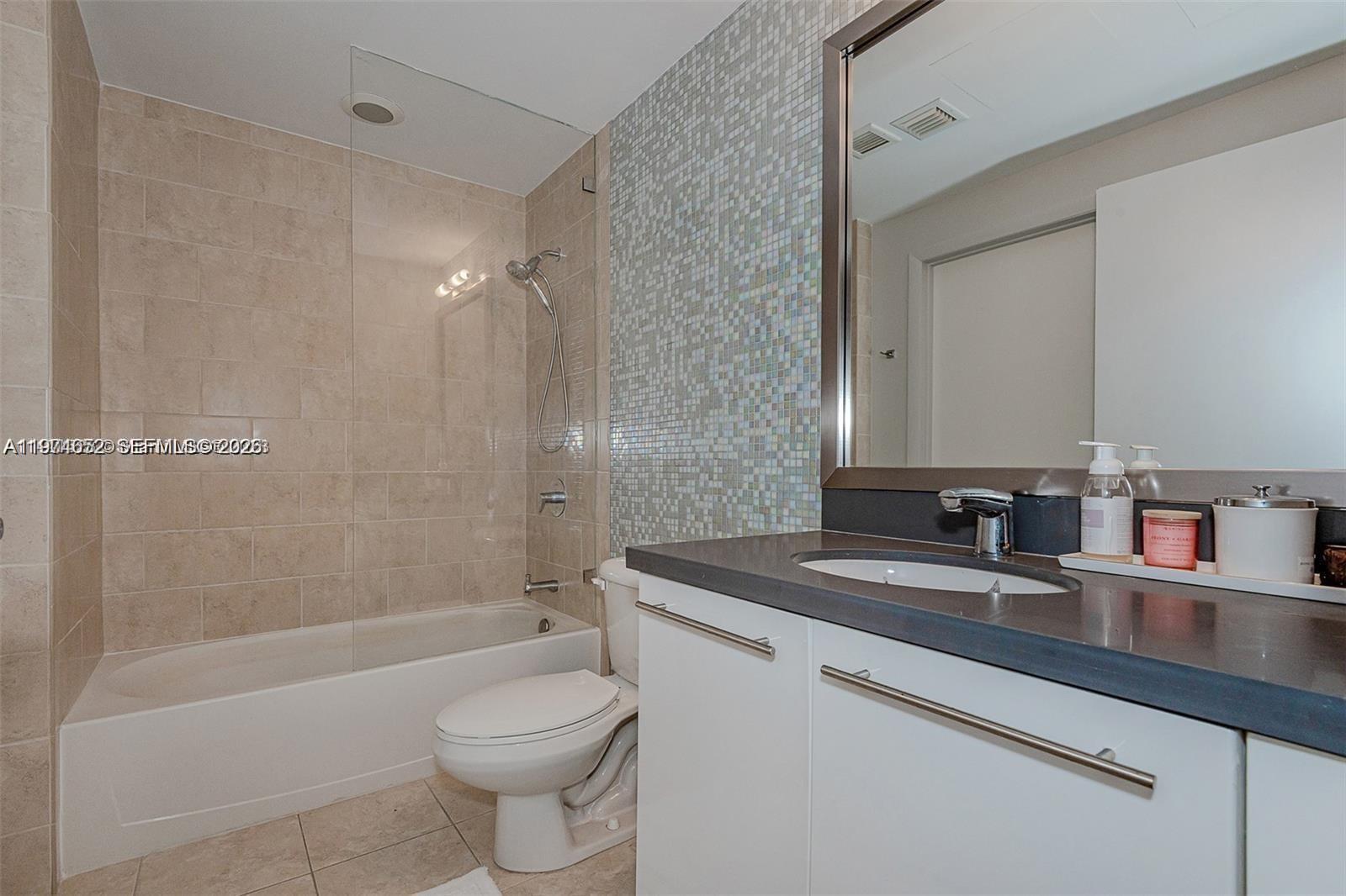 90 SW 3rd St #2002, Miami FL 33130