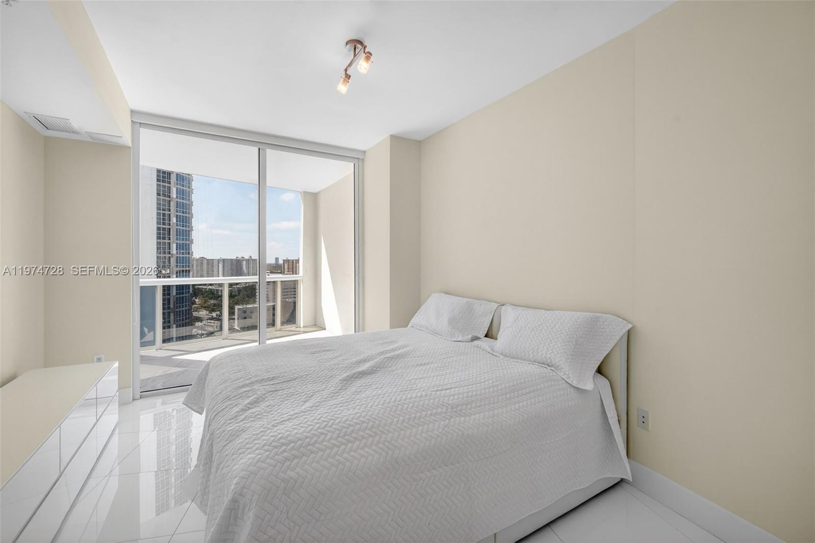 18201 Collins Ave #2008, Sunny Isles Beach FL 33160