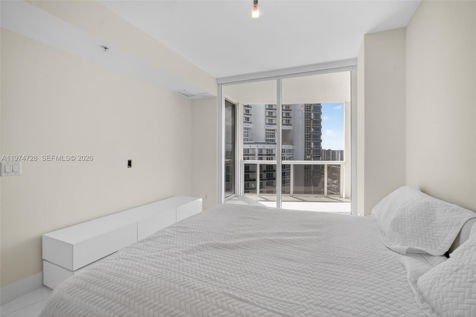 18201 Collins Ave #2008, Sunny Isles Beach FL 33160