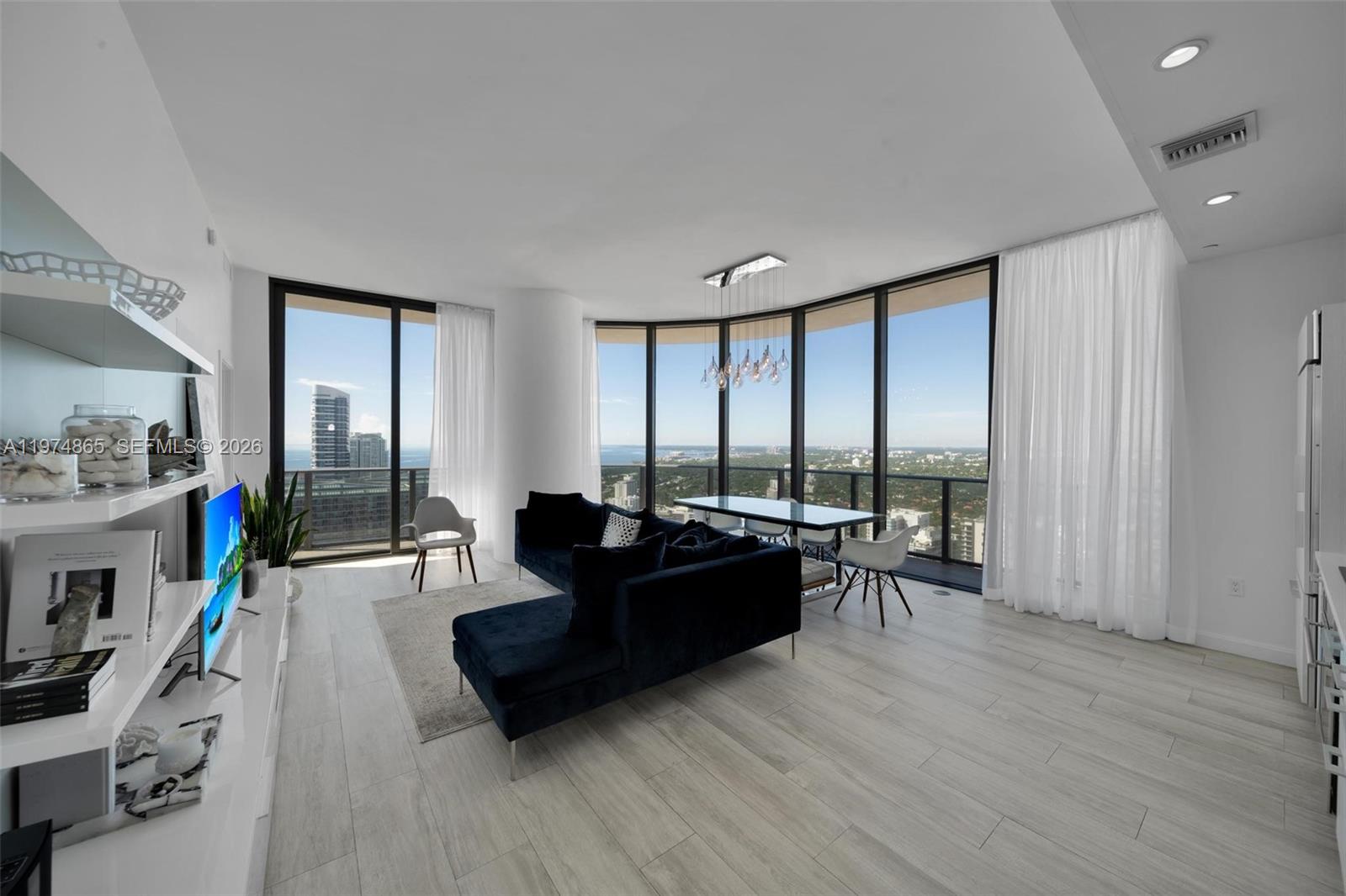 55 SW 9th St #4406, Miami FL 33130