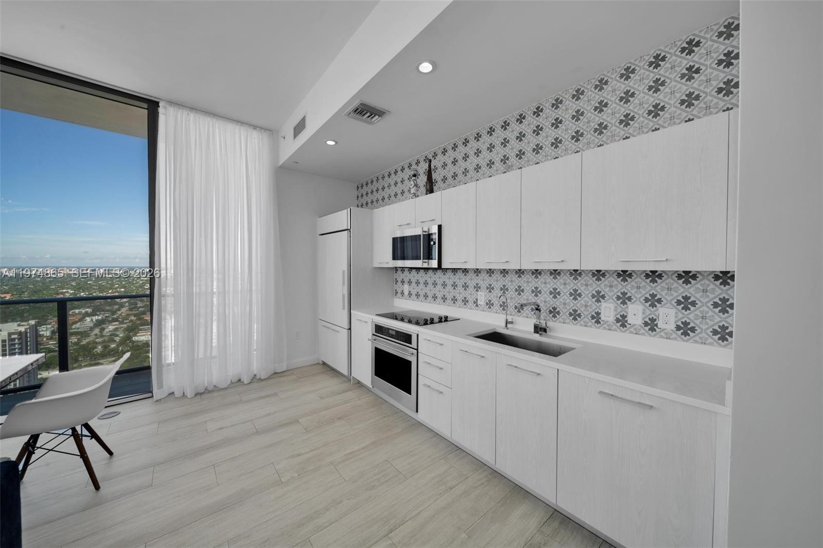 55 SW 9th St #4406, Miami FL 33130