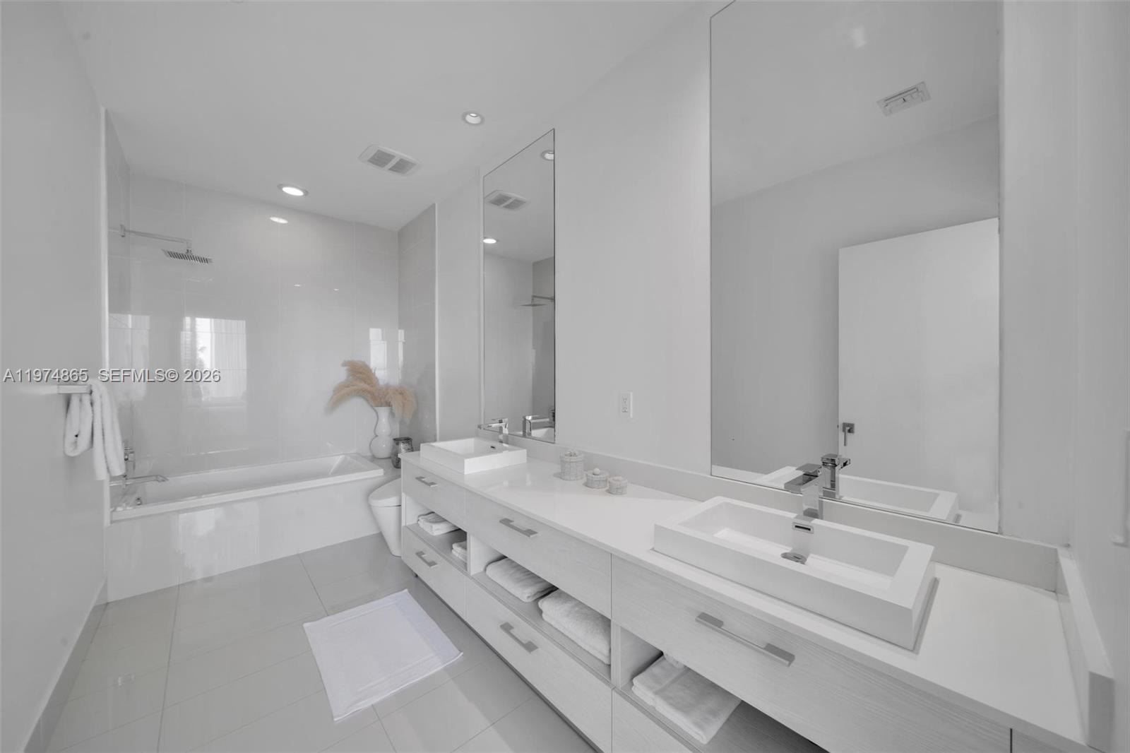 55 SW 9th St #4406, Miami FL 33130