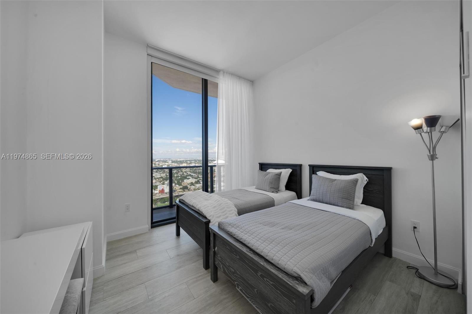 55 SW 9th St #4406, Miami FL 33130