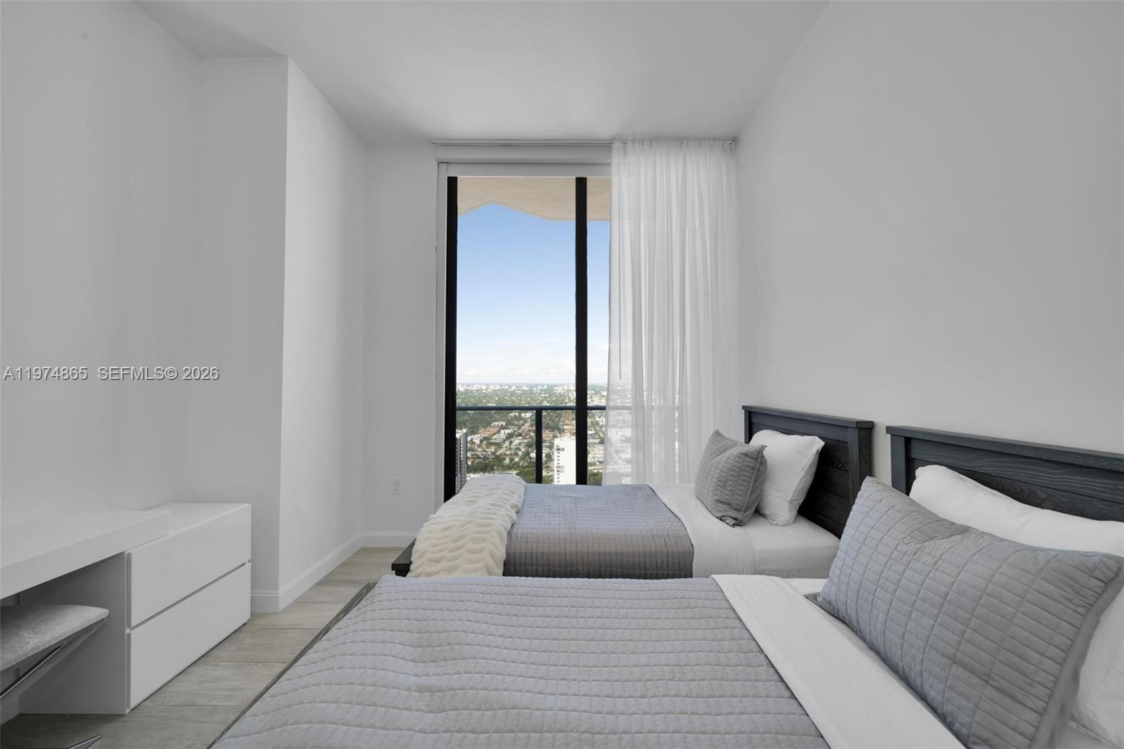55 SW 9th St #4406, Miami FL 33130