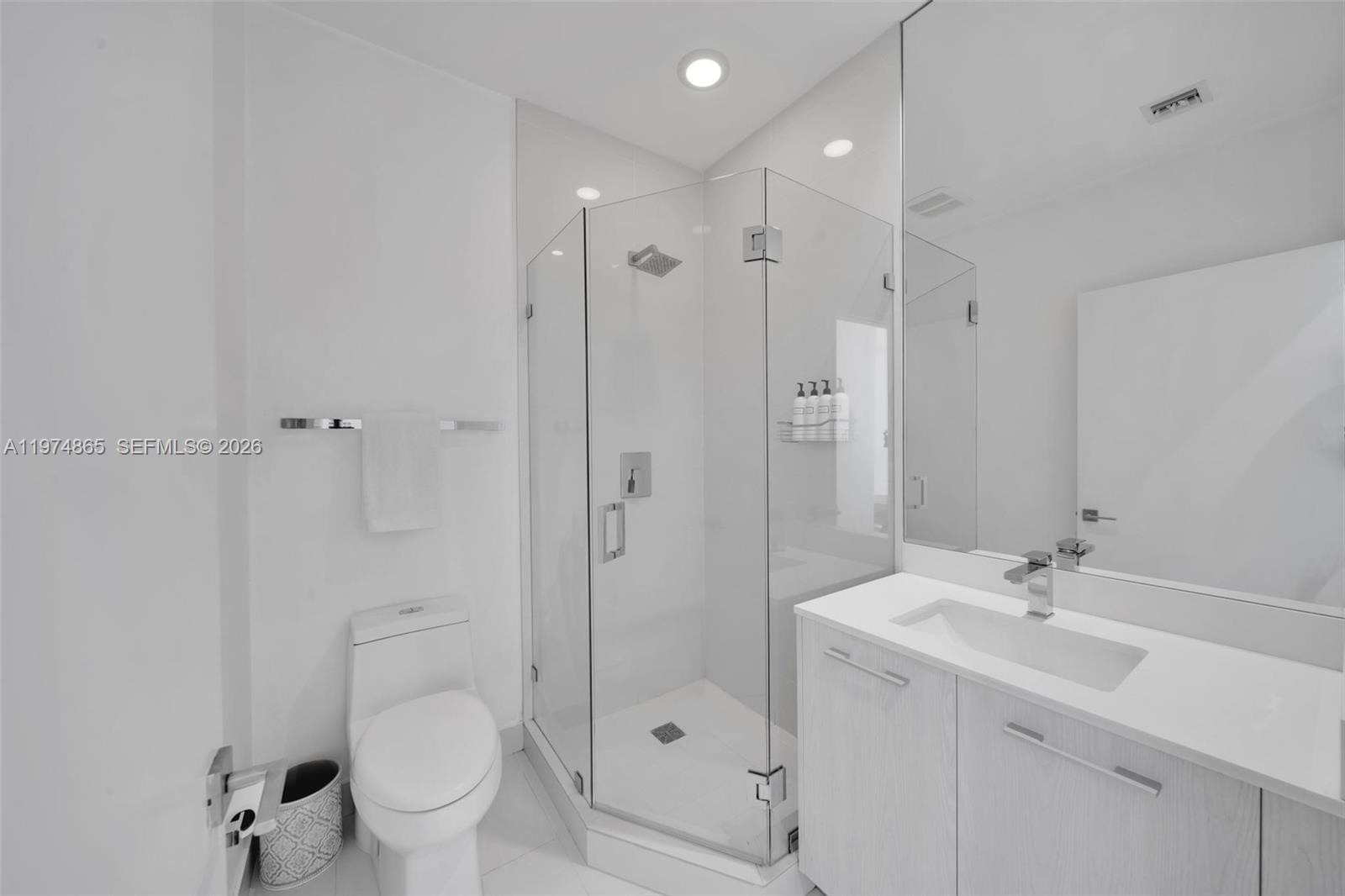 55 SW 9th St #4406, Miami FL 33130