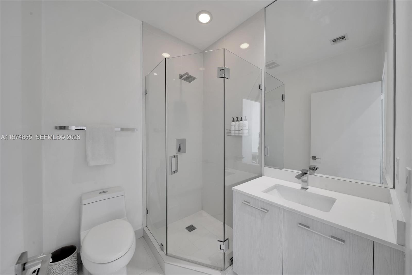 55 SW 9th St #4406, Miami FL 33130