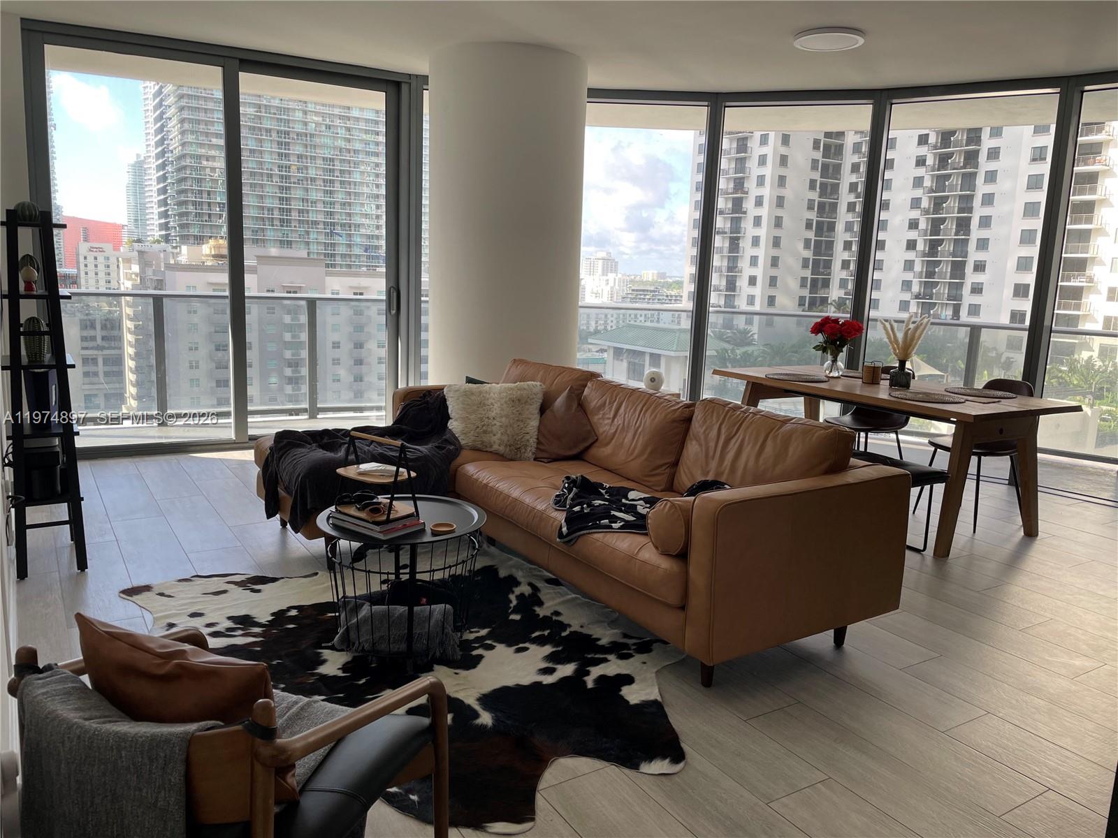 45 SW 9th St #1206, Miami FL 33130