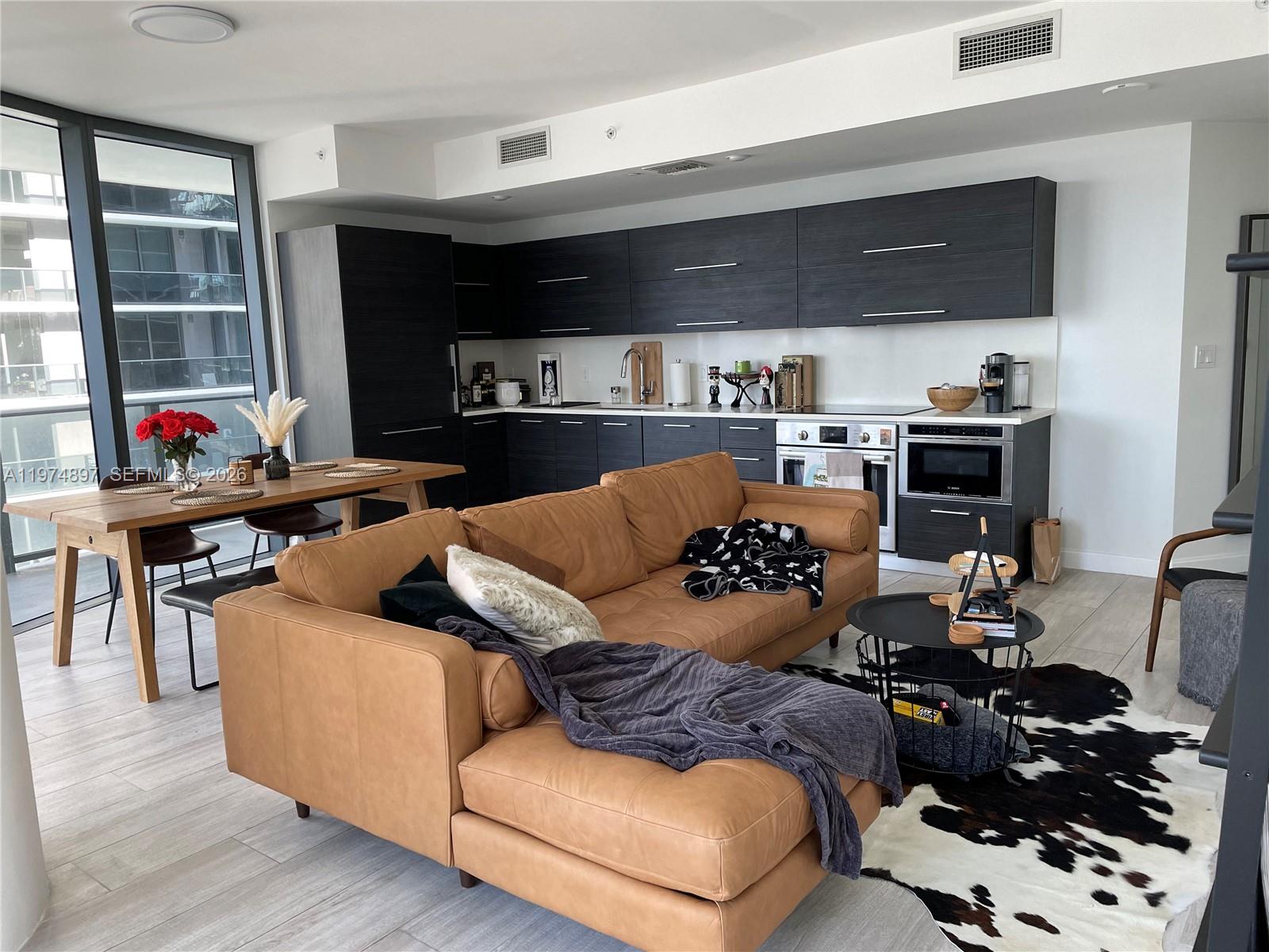 45 SW 9th St #1206, Miami FL 33130
