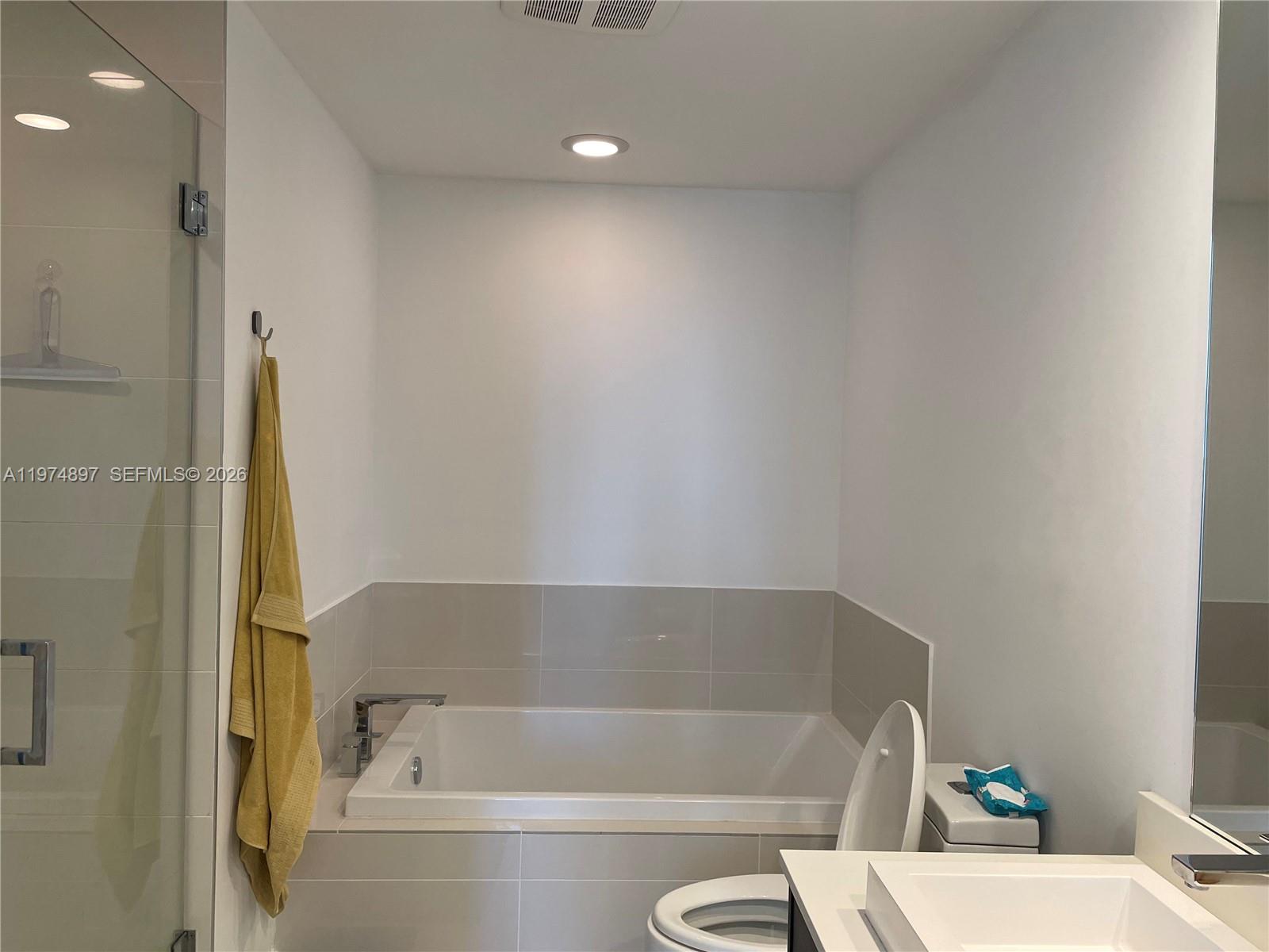 45 SW 9th St #1206, Miami FL 33130