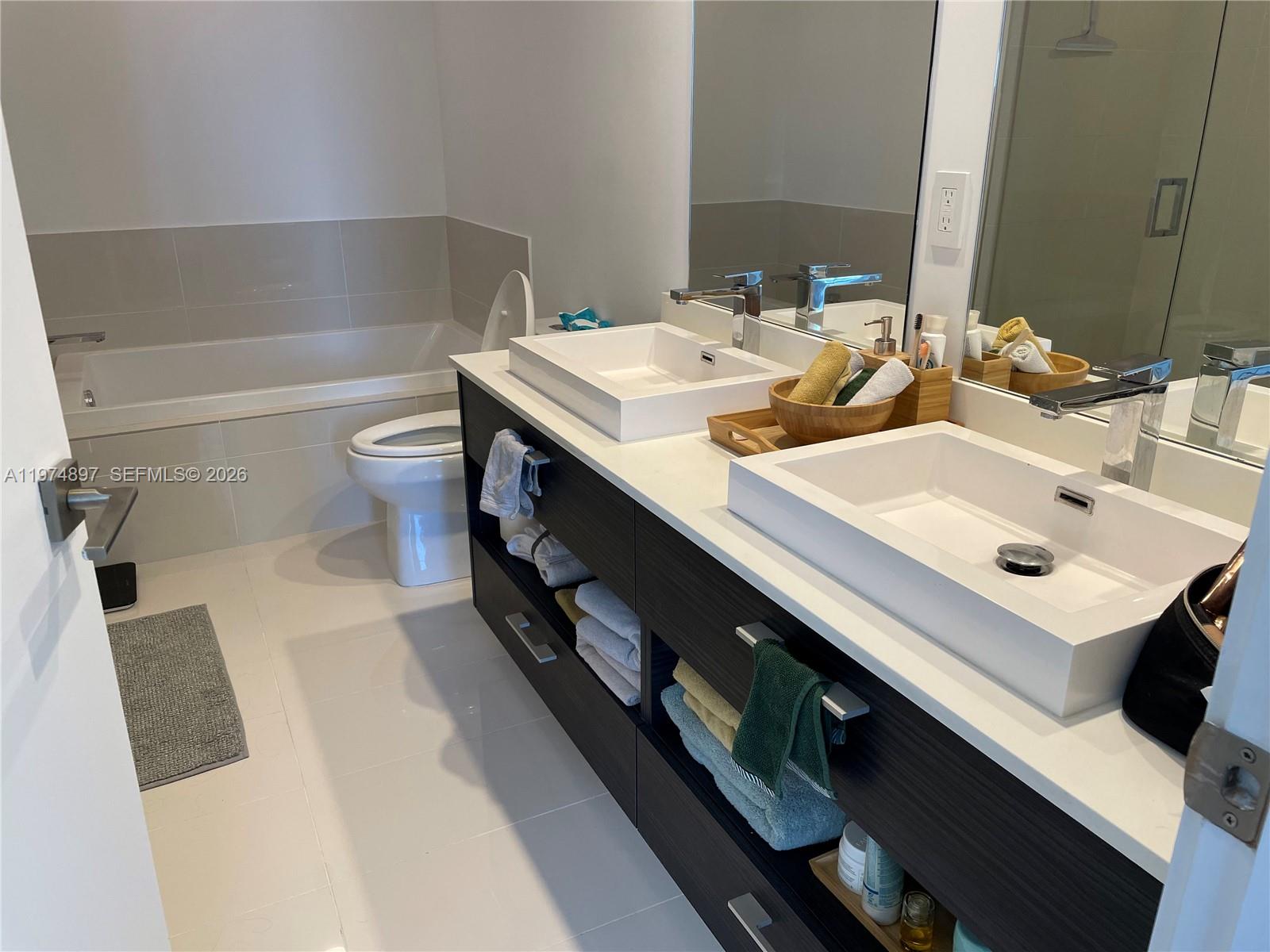 45 SW 9th St #1206, Miami FL 33130