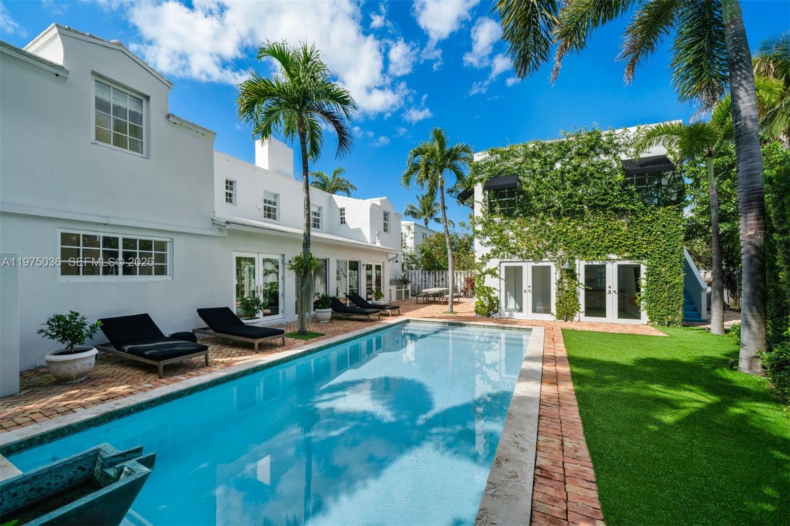 939 W 47th Ct, Miami Beach FL 33140
