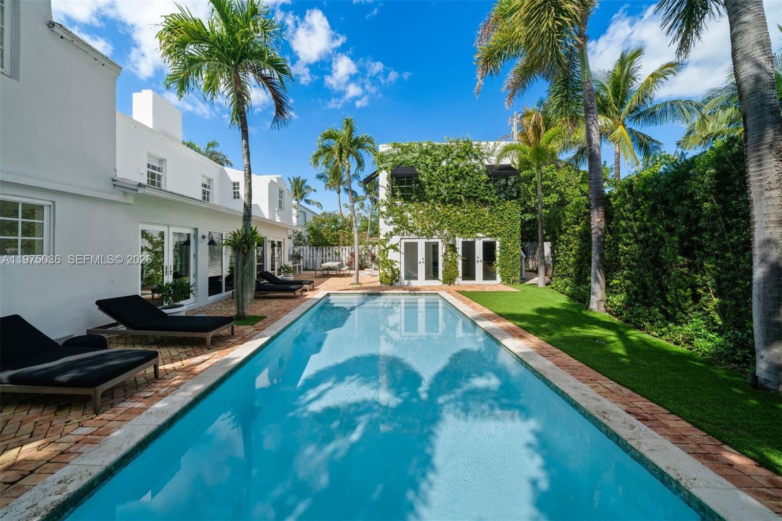 939 W 47th Ct, Miami Beach FL 33140