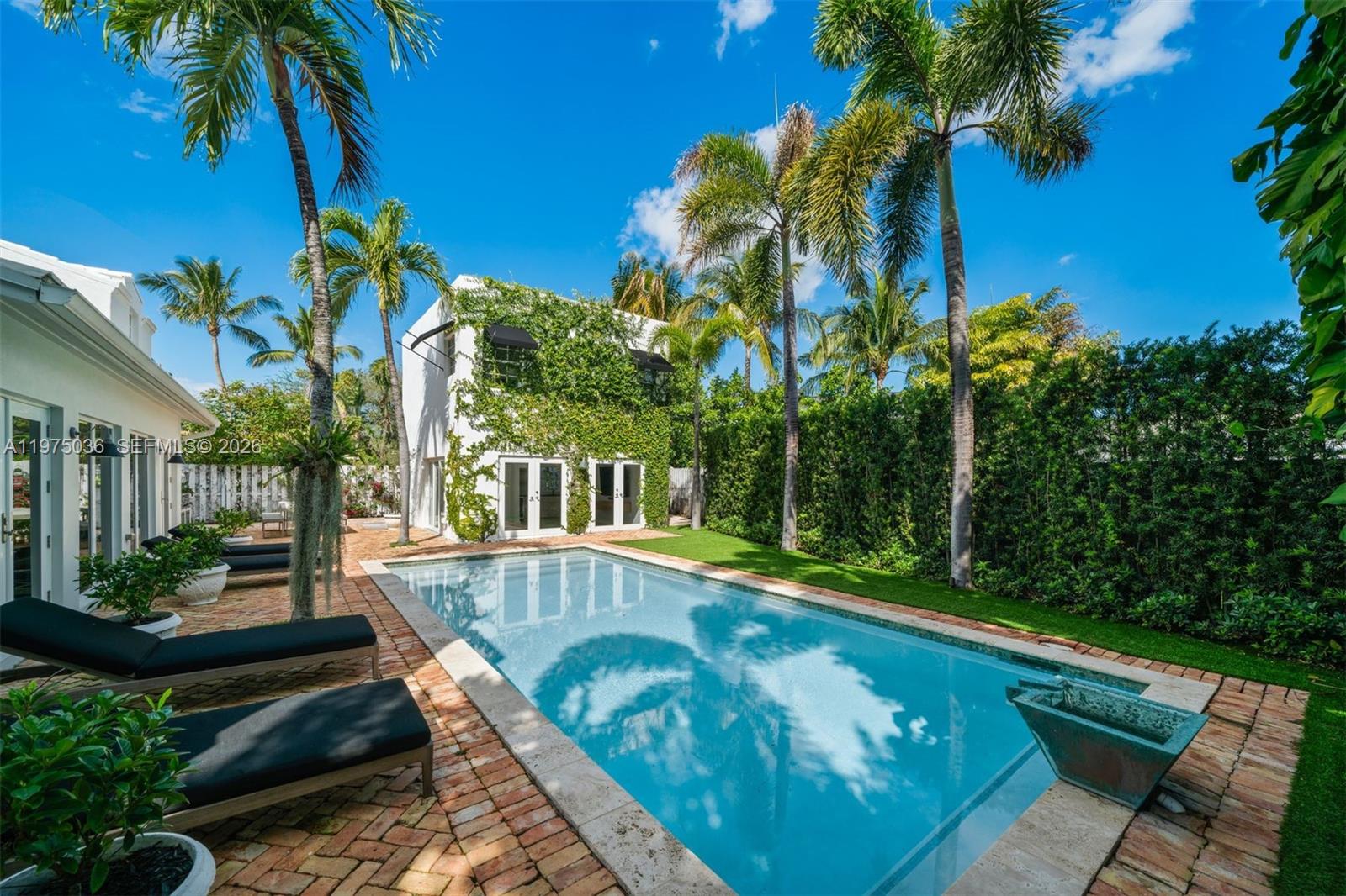 939 W 47th Ct, Miami Beach FL 33140