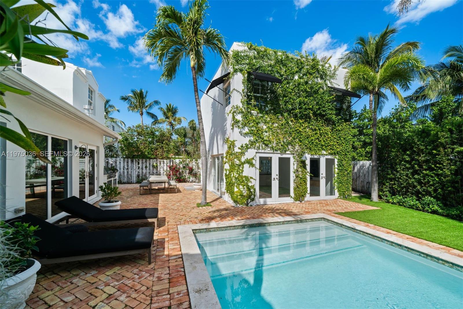 939 W 47th Ct, Miami Beach FL 33140