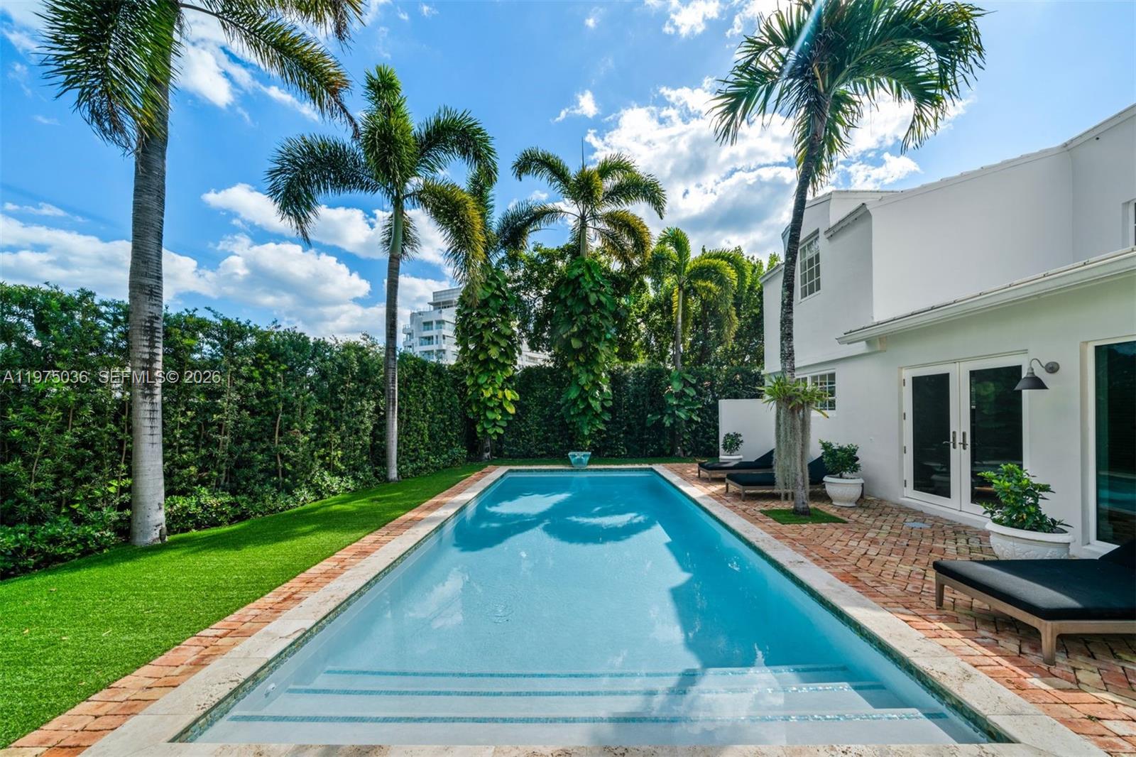 939 W 47th Ct, Miami Beach FL 33140