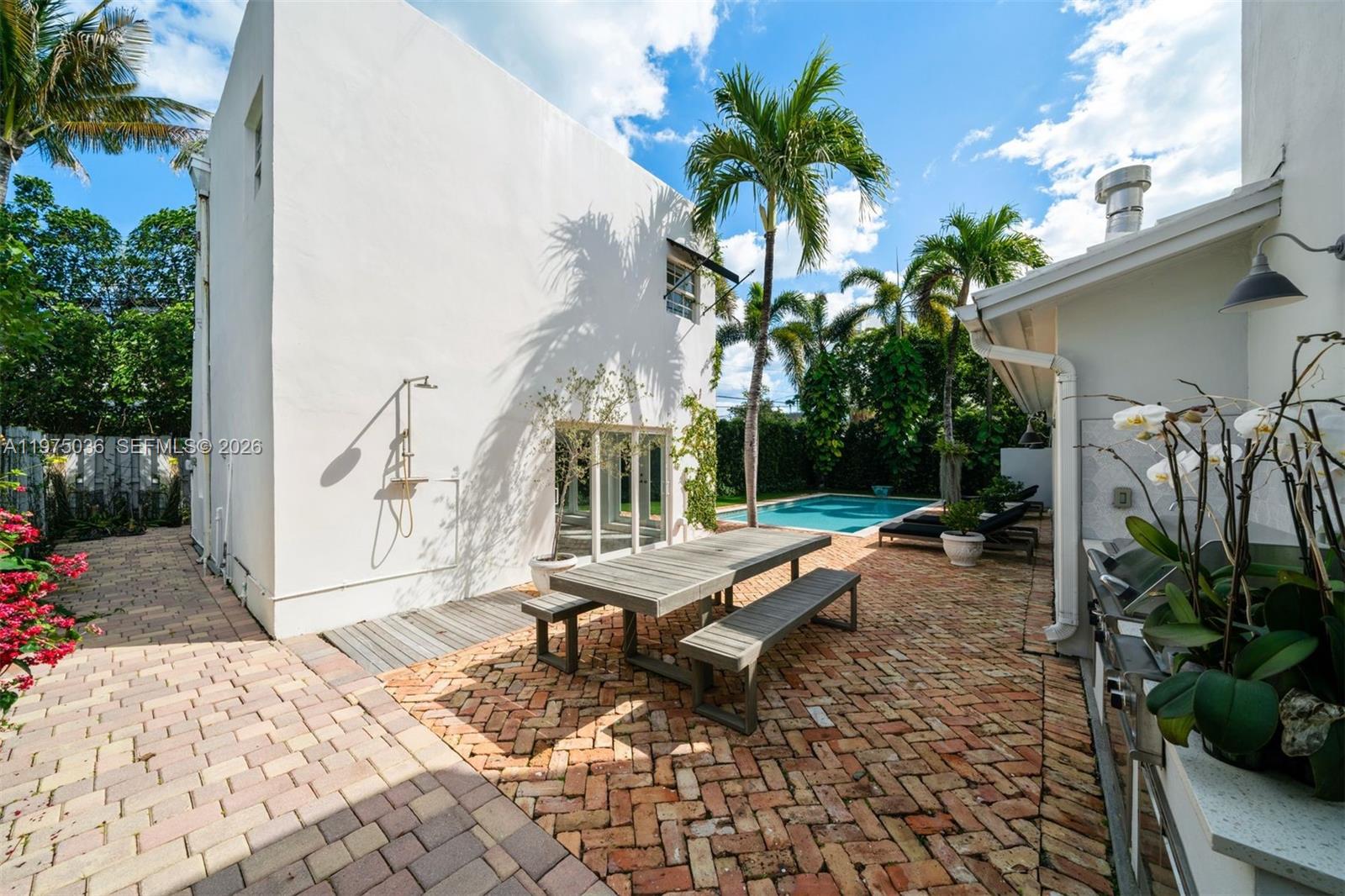 939 W 47th Ct, Miami Beach FL 33140