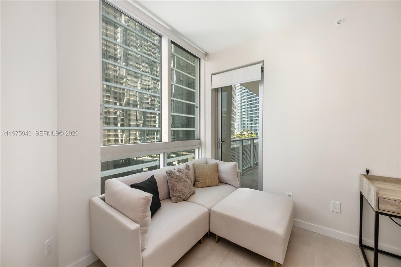 300 S Biscayne Blvd #T-1502, Miami FL 33131