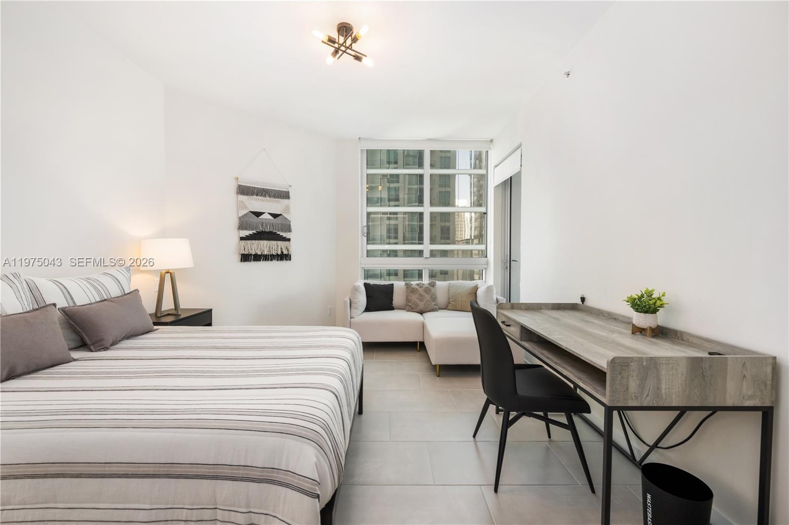 300 S Biscayne Blvd #T-1502, Miami FL 33131