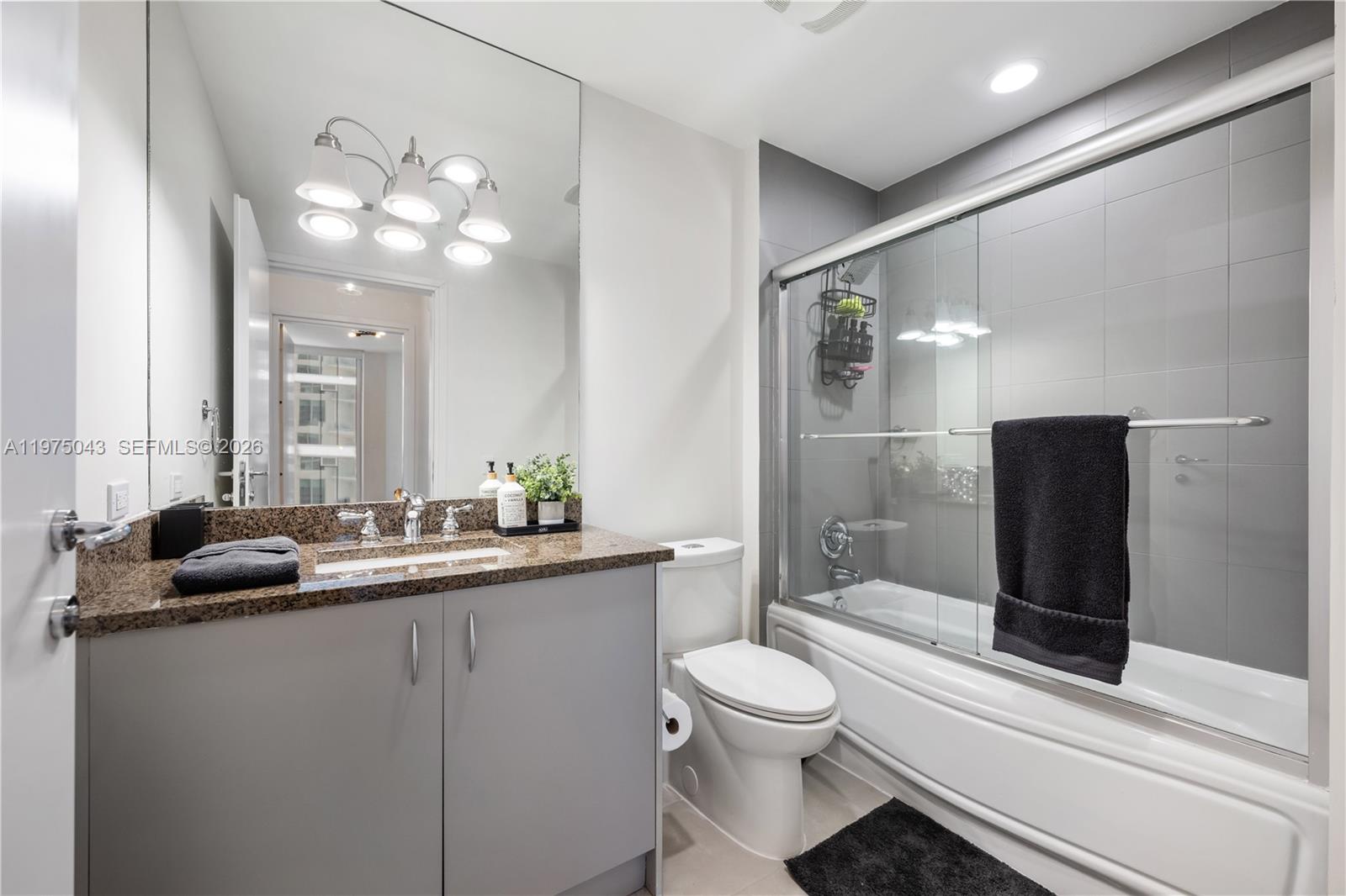 300 S Biscayne Blvd #T-1502, Miami FL 33131