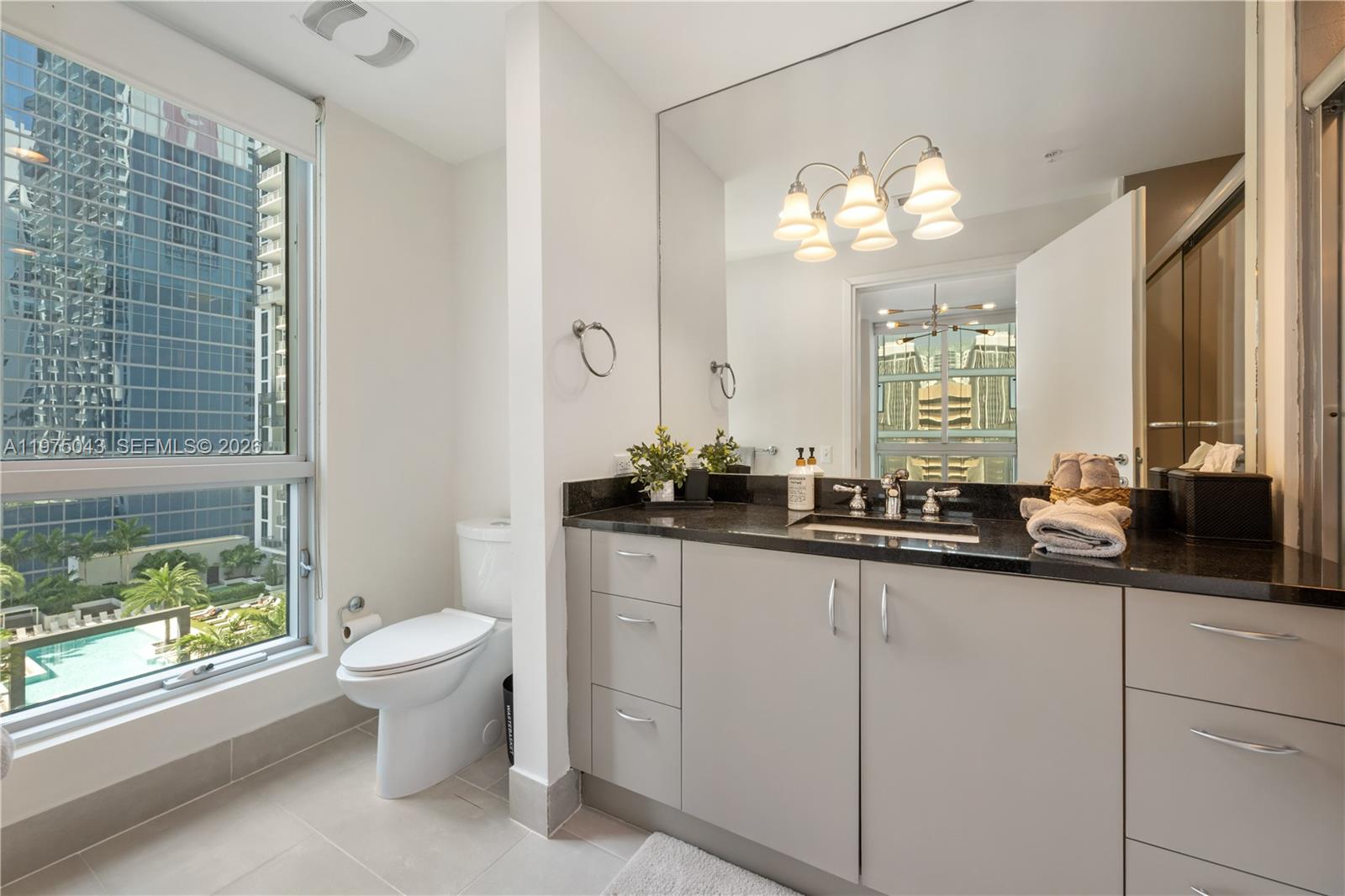 300 S Biscayne Blvd #T-1502, Miami FL 33131